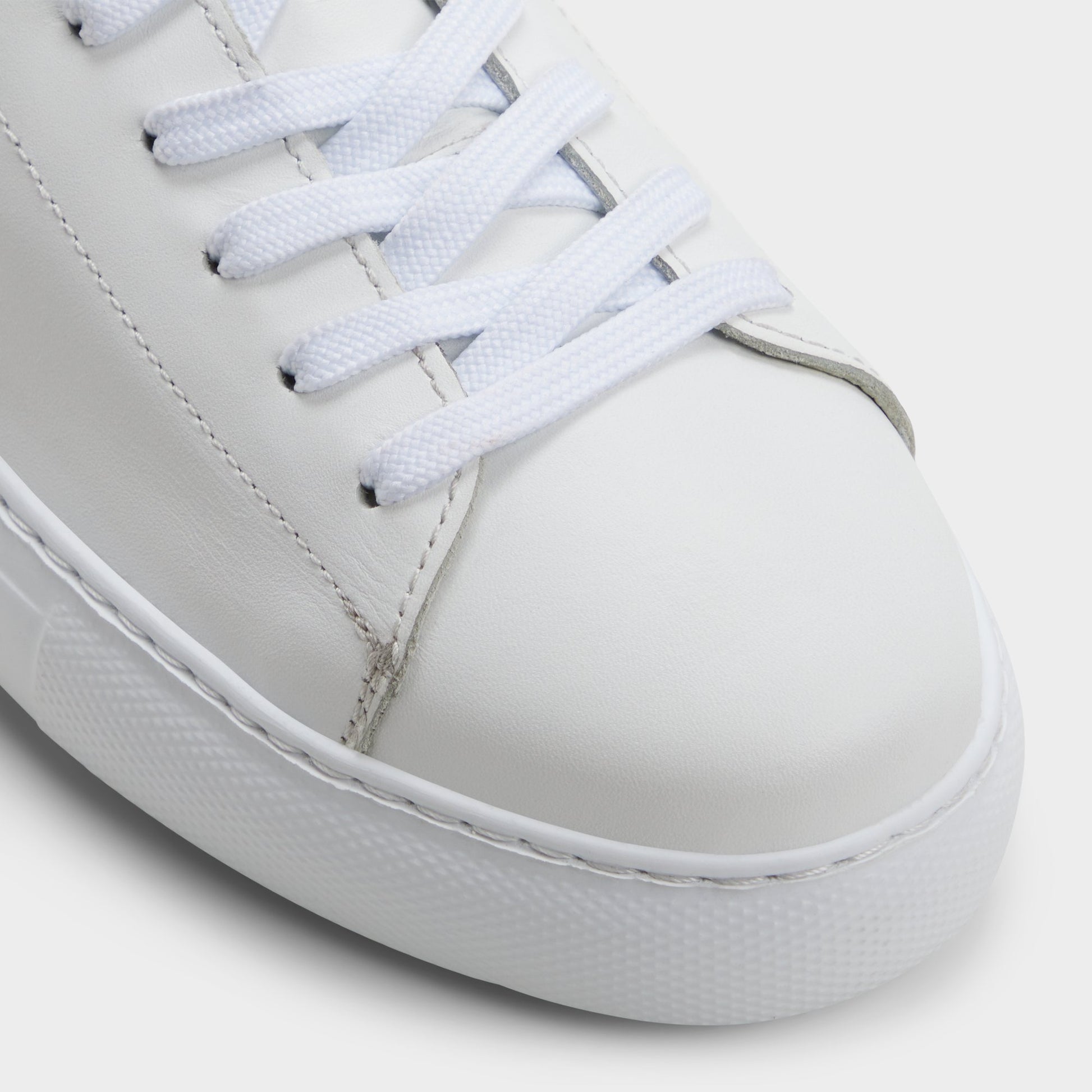 Gros plan de la Blanc Hawke Sneaker bas