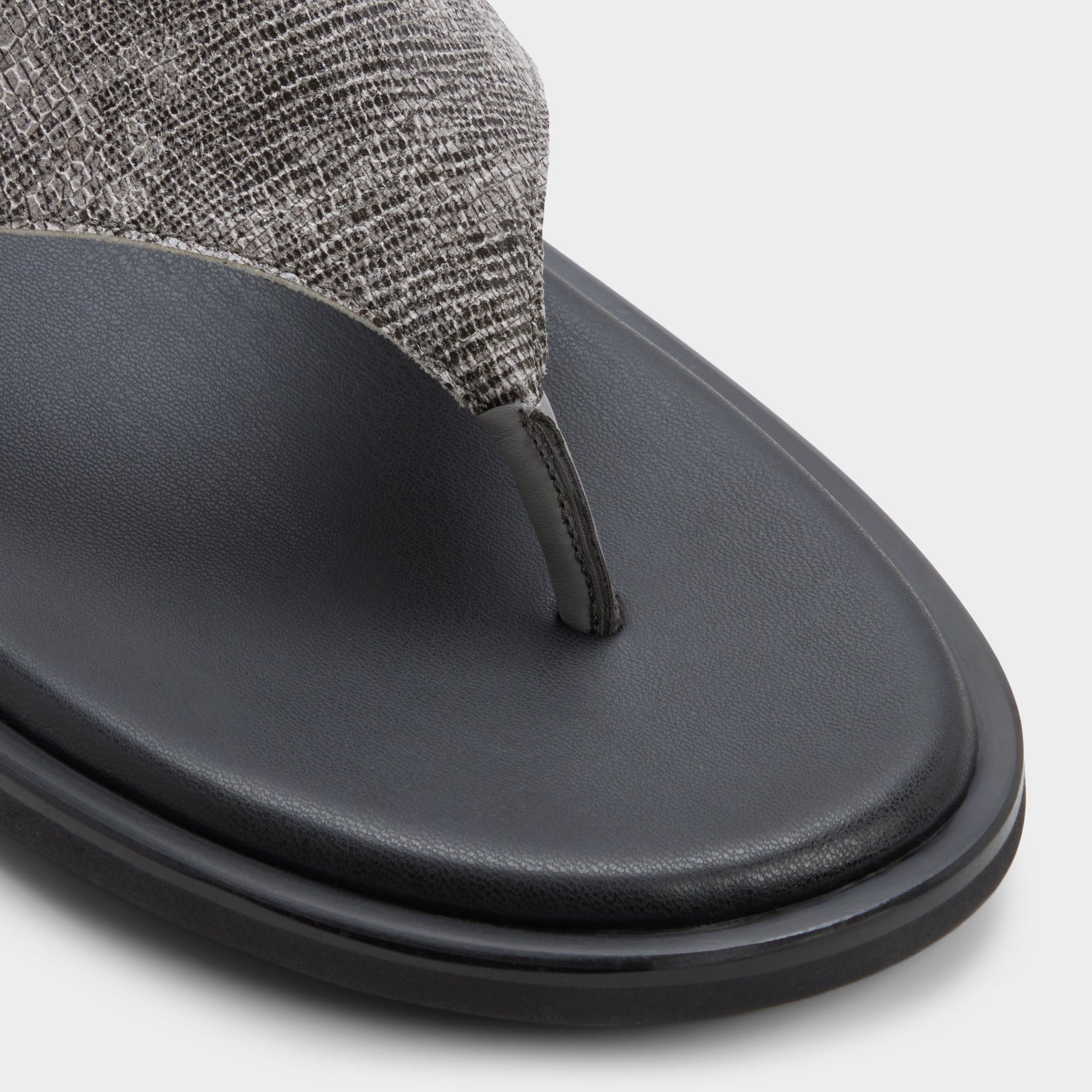 Close-up of the Dark grey Smolder Flip flop