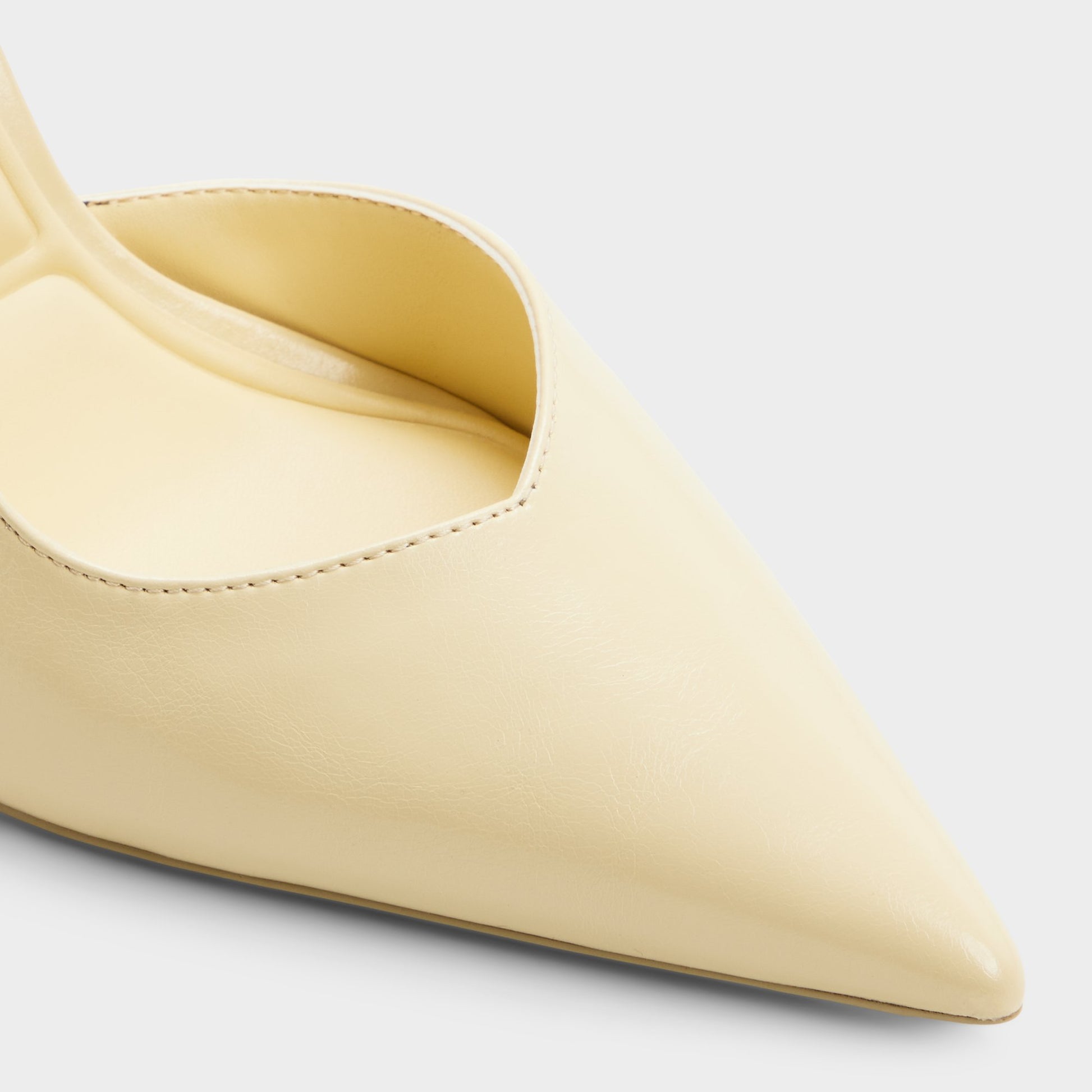 Close-up of the Light yellow Amilie Slingback high heel