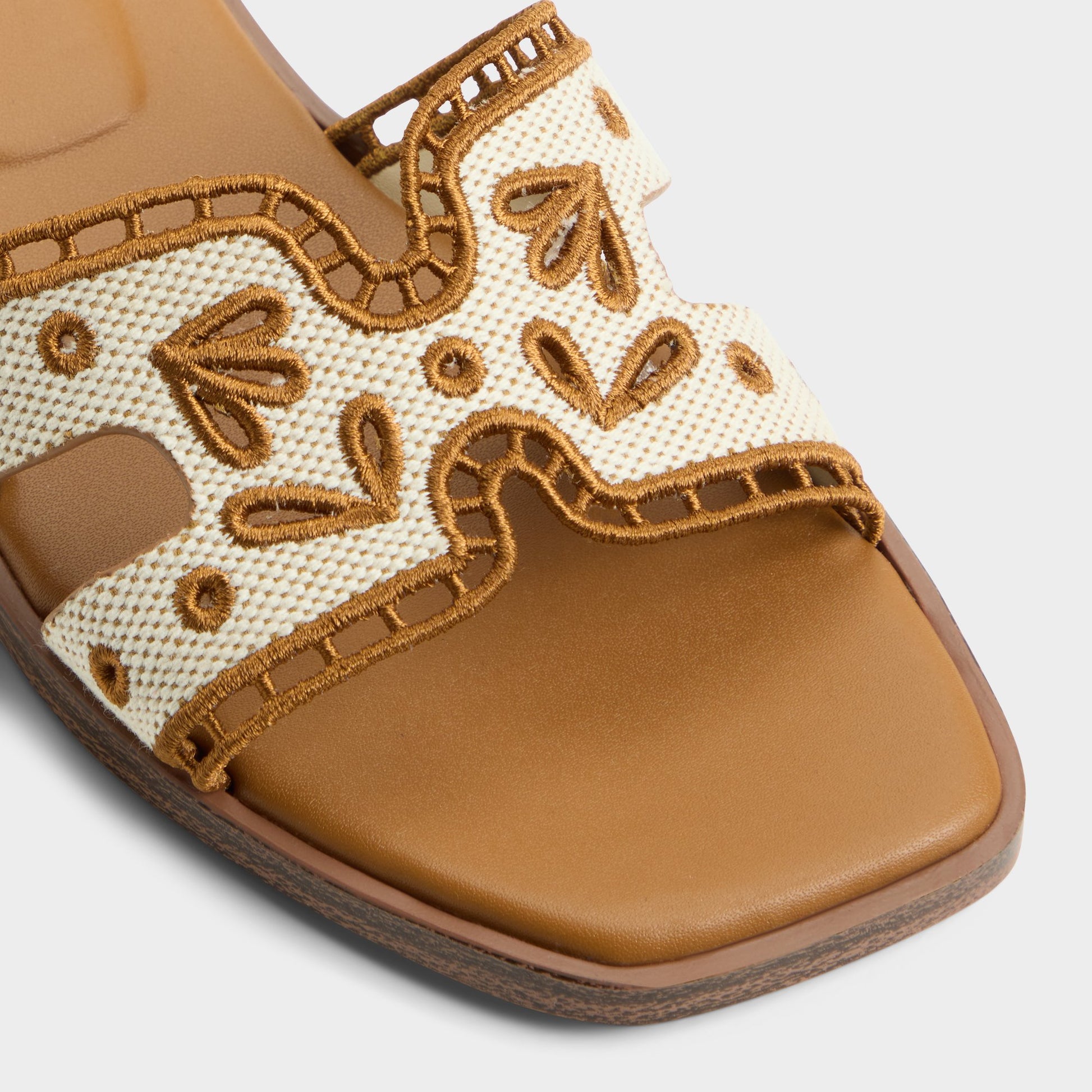 Close-up of the Natural Itsandal Slide sandal