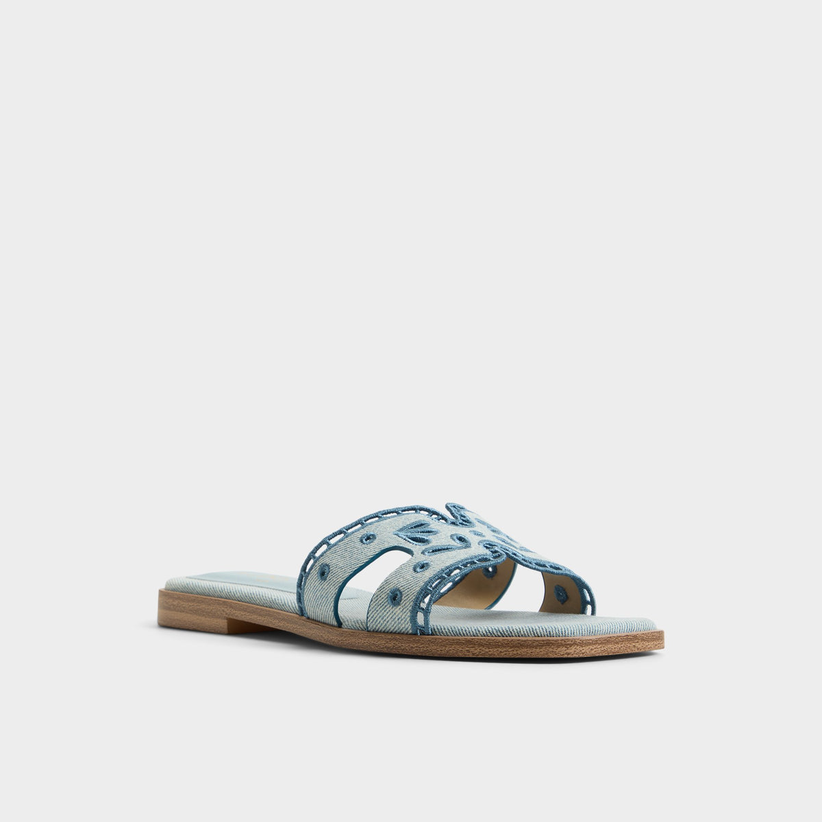 Three-quarter angle of Denim Itsandal 's front side