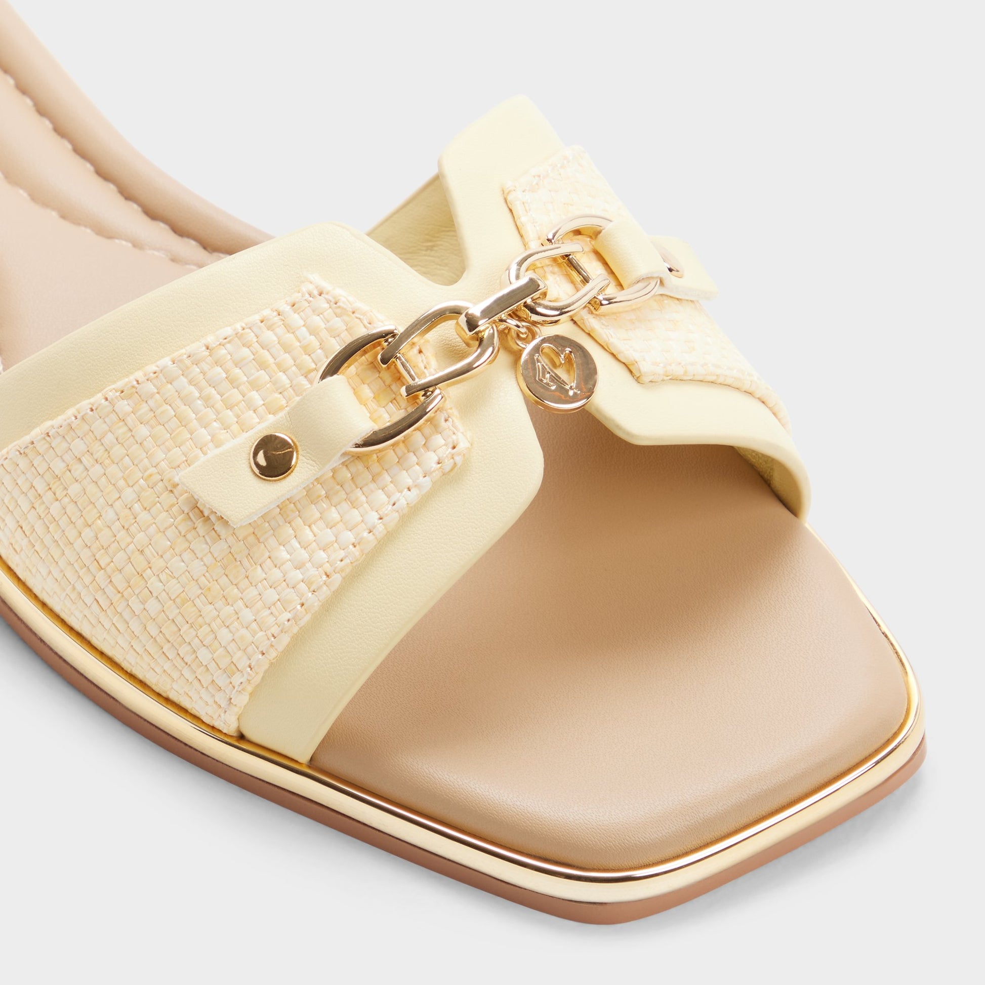 Close-up of the Light yellow Alamassi Slide sandal