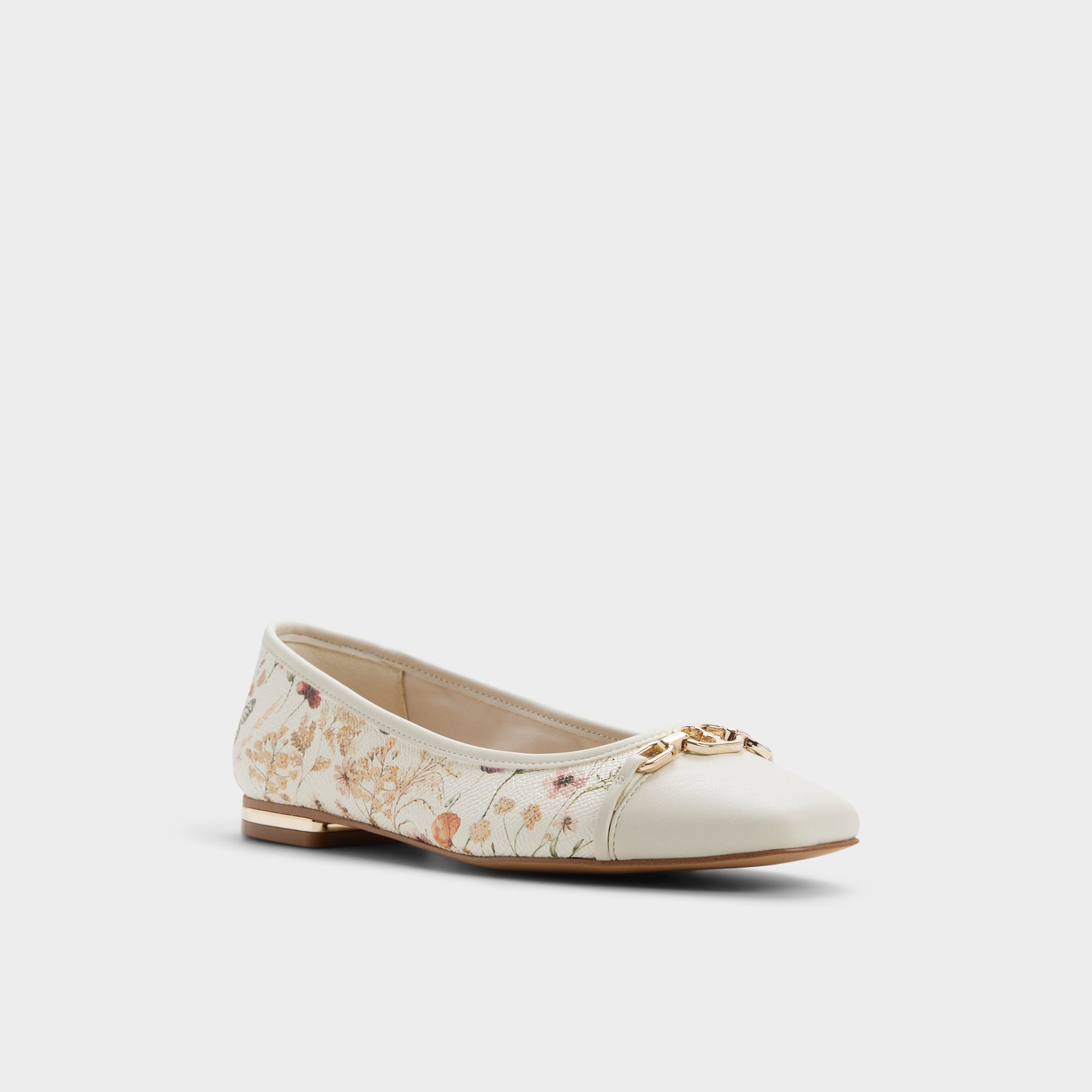 Angle de trois quarts de la face avant de Blanc combo Krishelle Ballerine