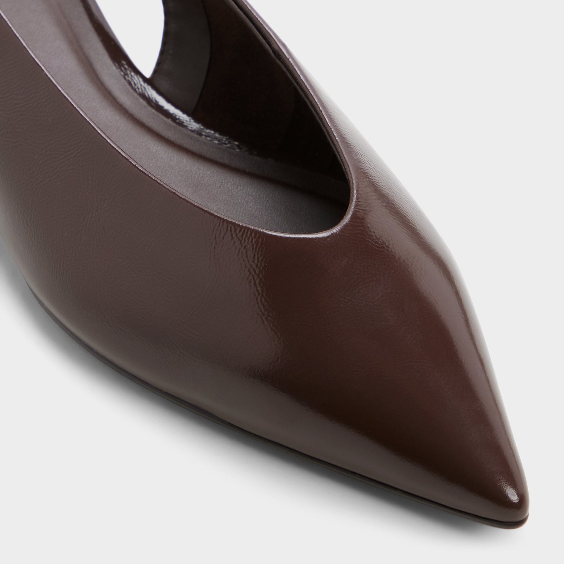 Close-up of the Dark brown Deniven Slingback ballerina