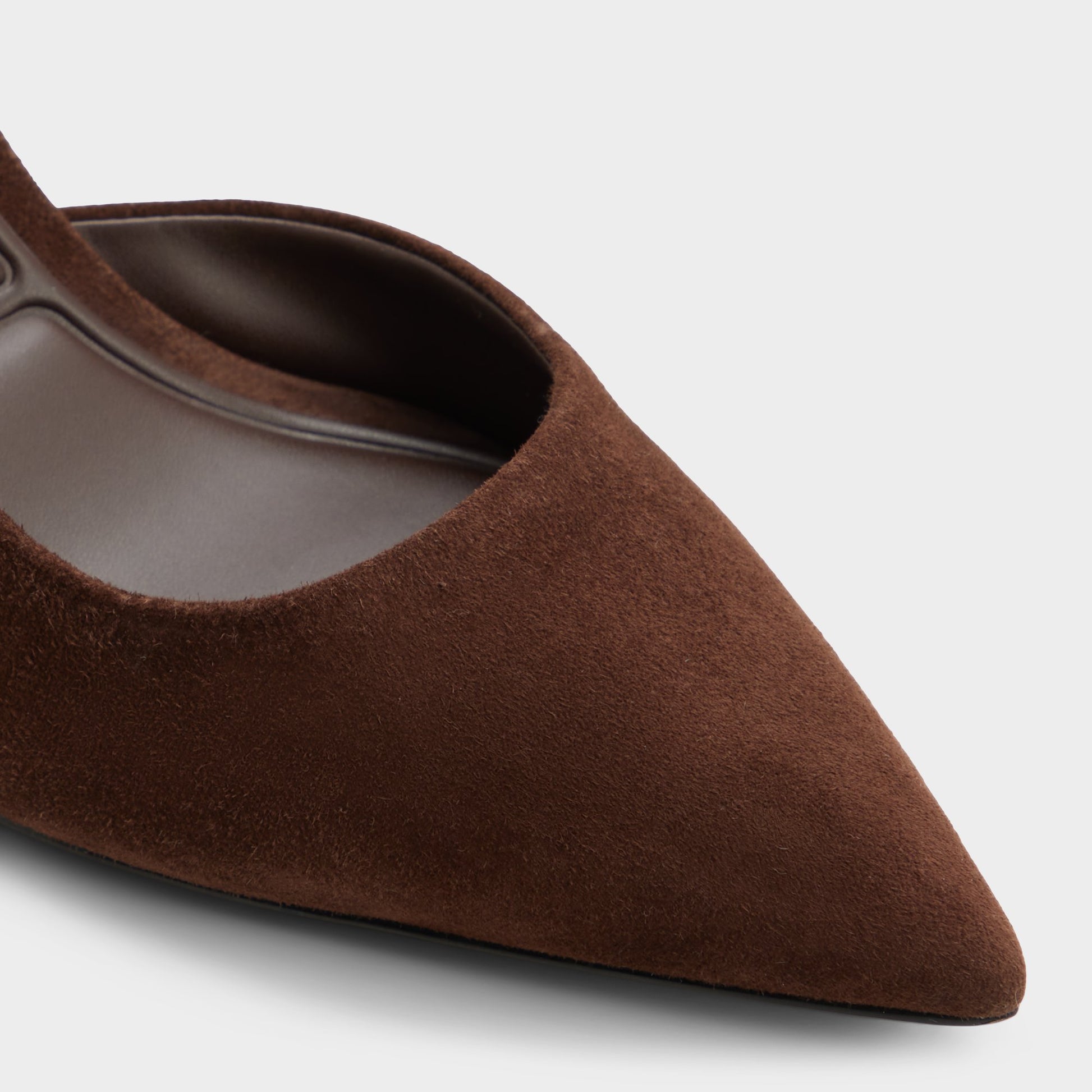 Close-up of the Dark brown Stessylowsling Slingback kitten heel
