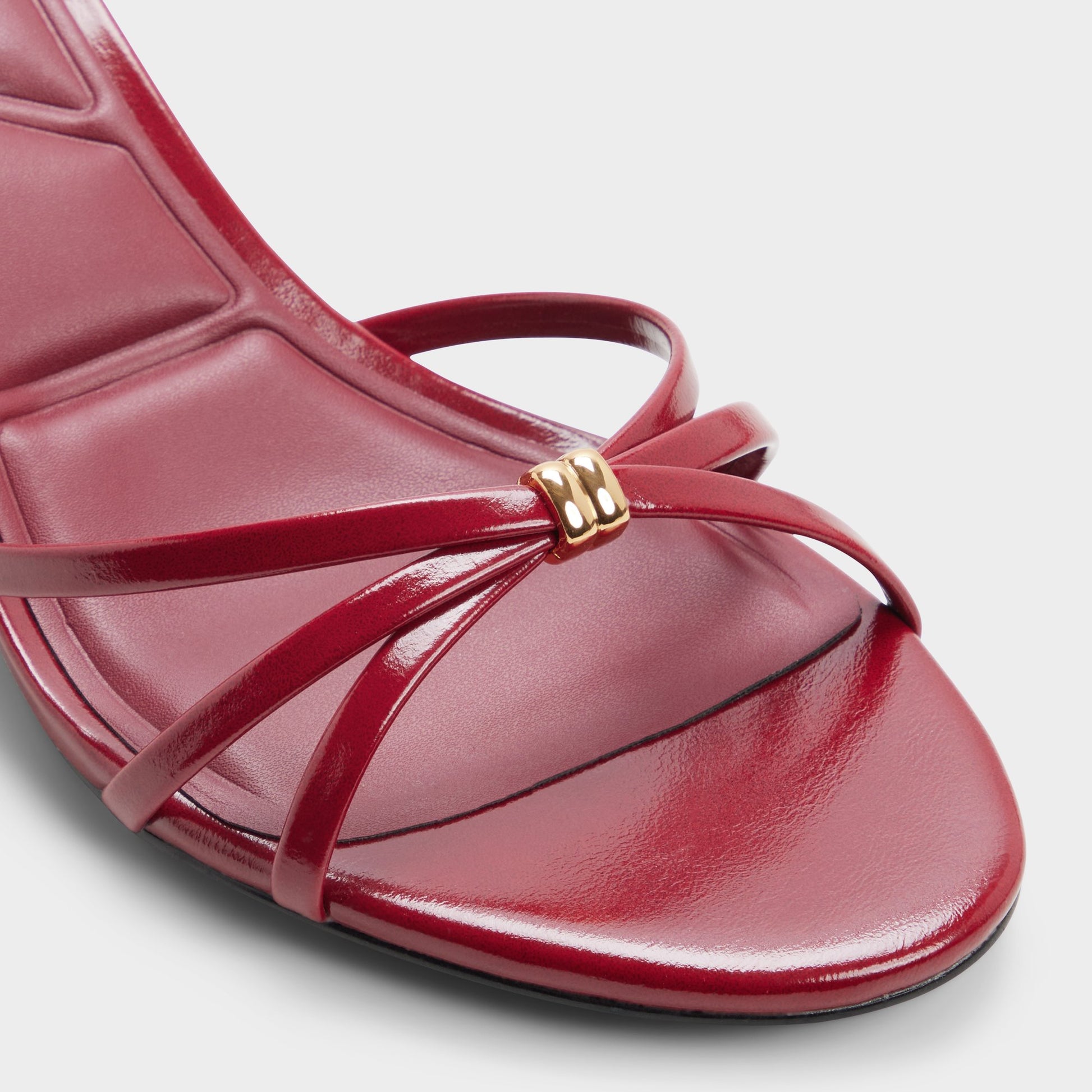 Close-up of the Dark red Madalyn Heeled mule