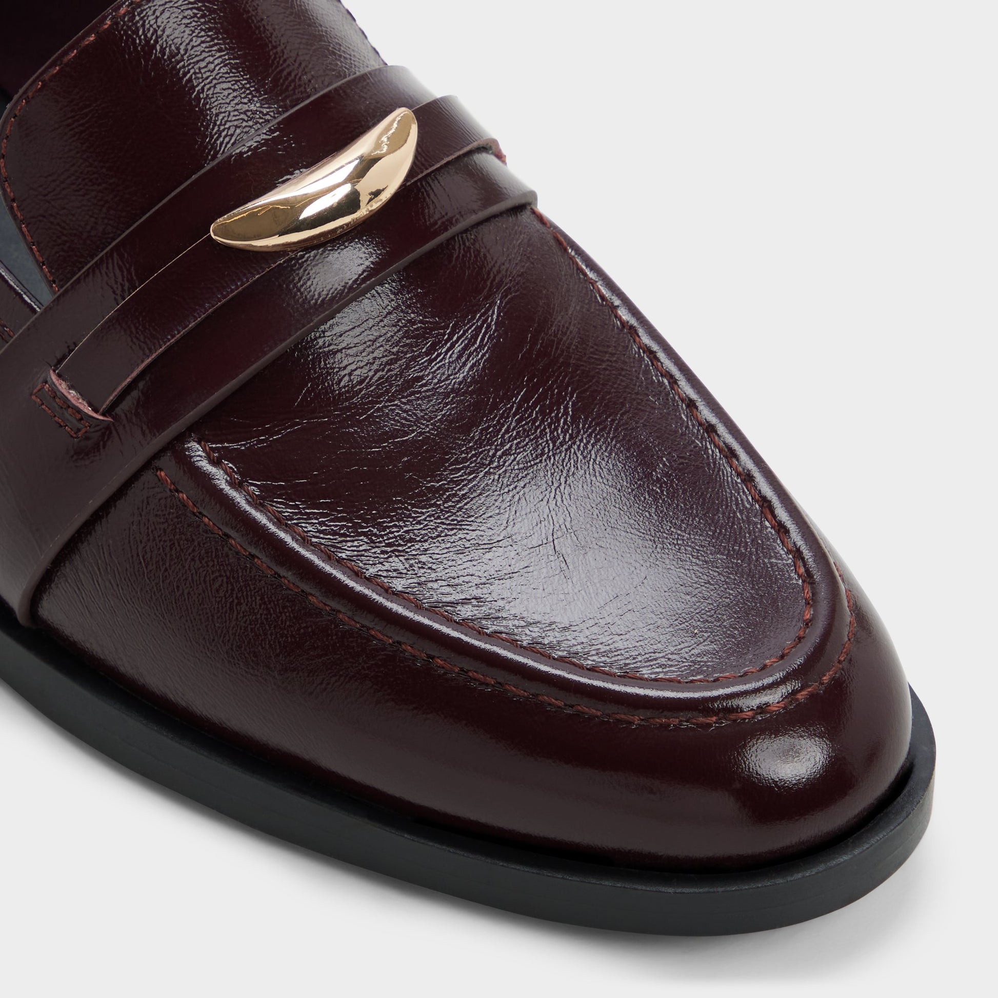 Close-up of the Bordo Ellya Loafer