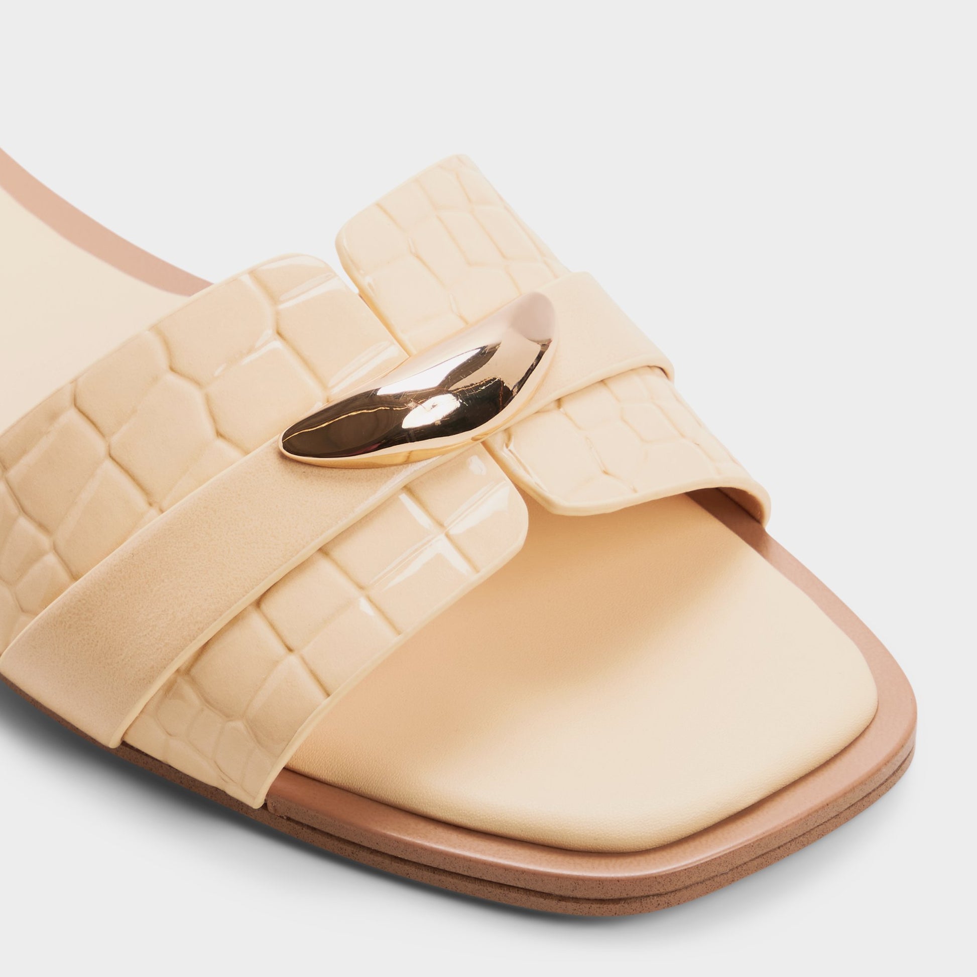 Close-up of the Light yellow Briela Slide sandal