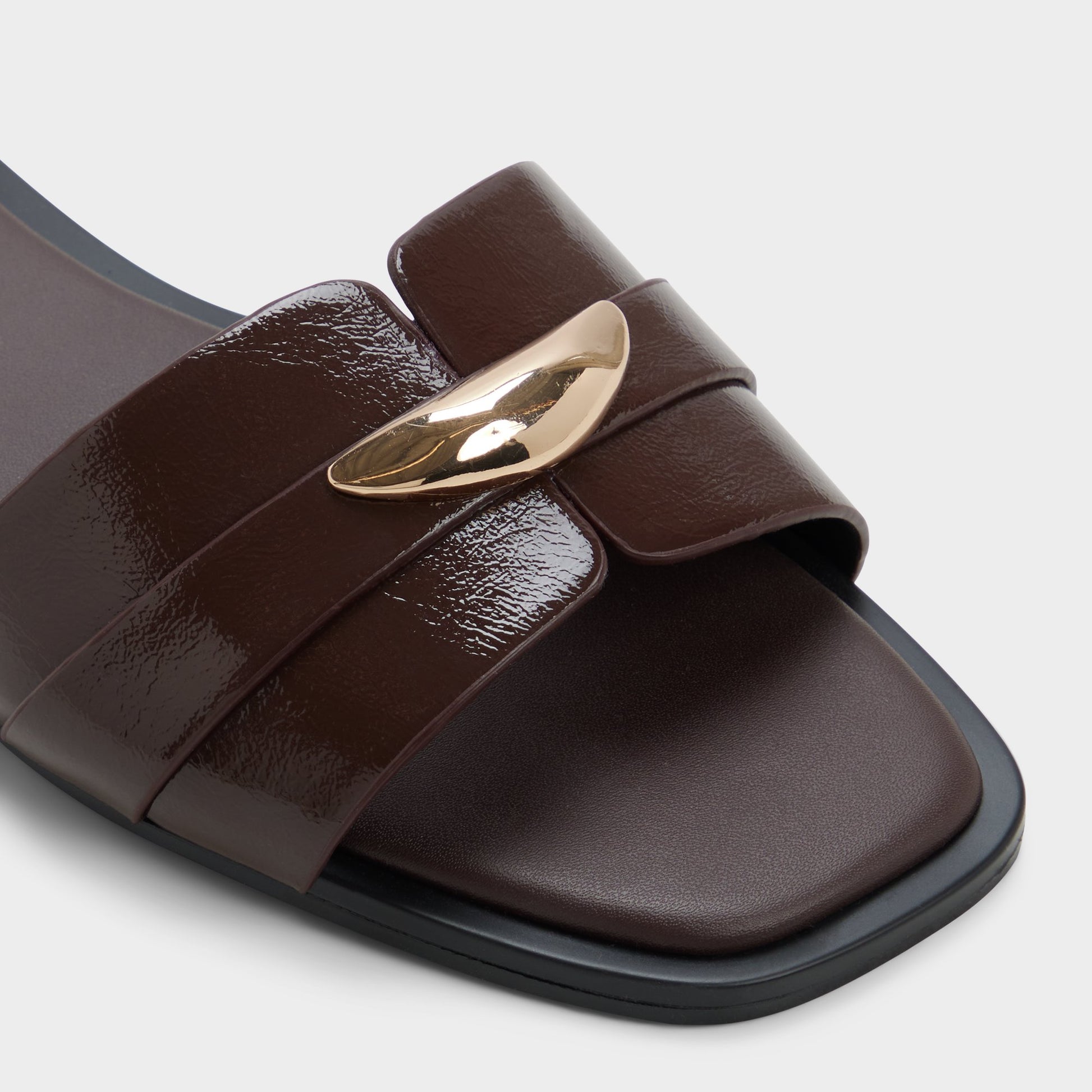 Close-up of the Dark brown Briela Slide sandal