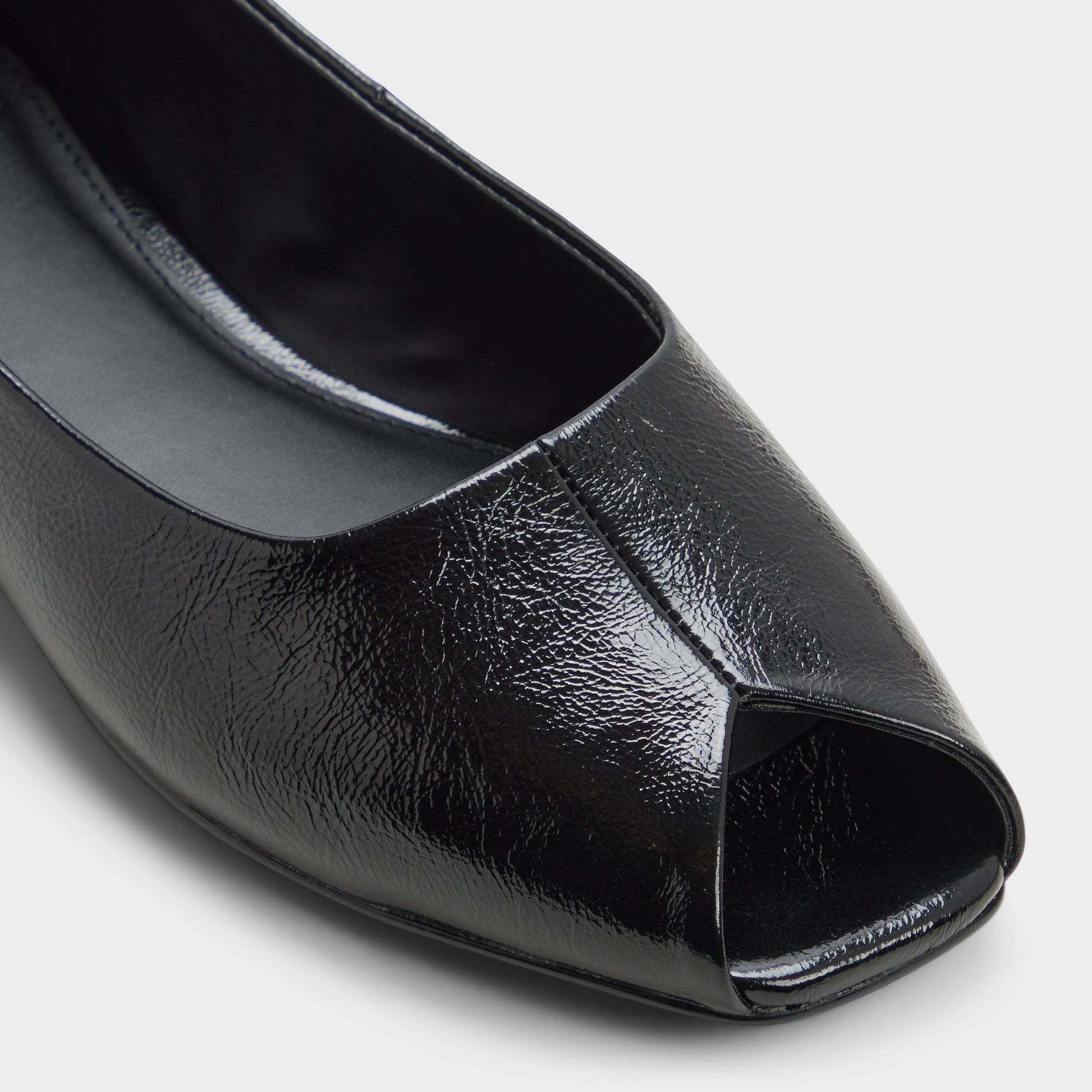 Gros plan de la Noir Alieiki Ballerine