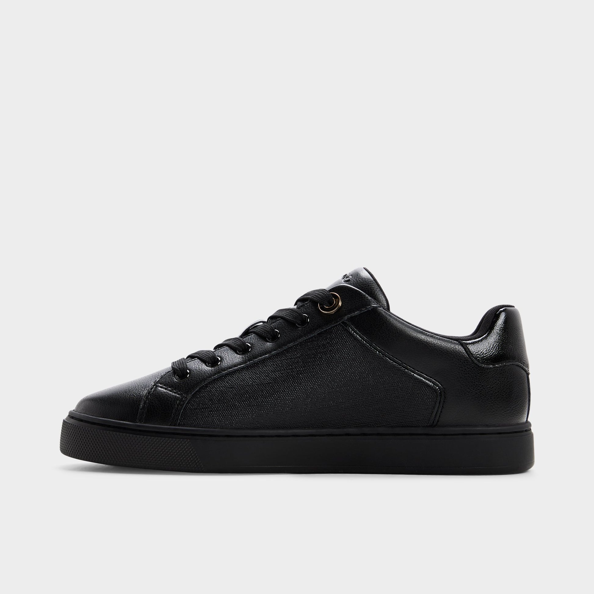 Vue latérale de Noir Elgata