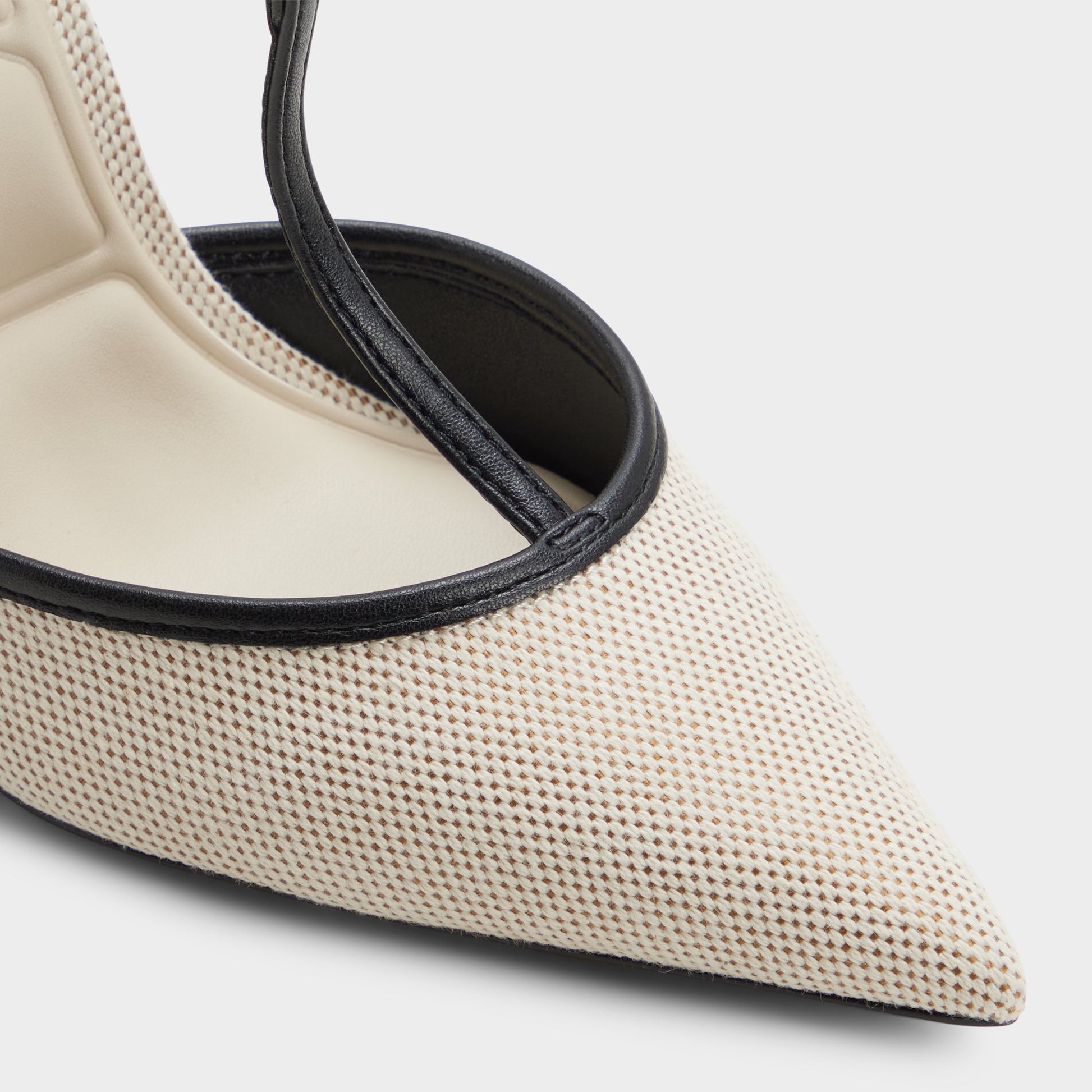 Close-up of the Beige combo Leonna