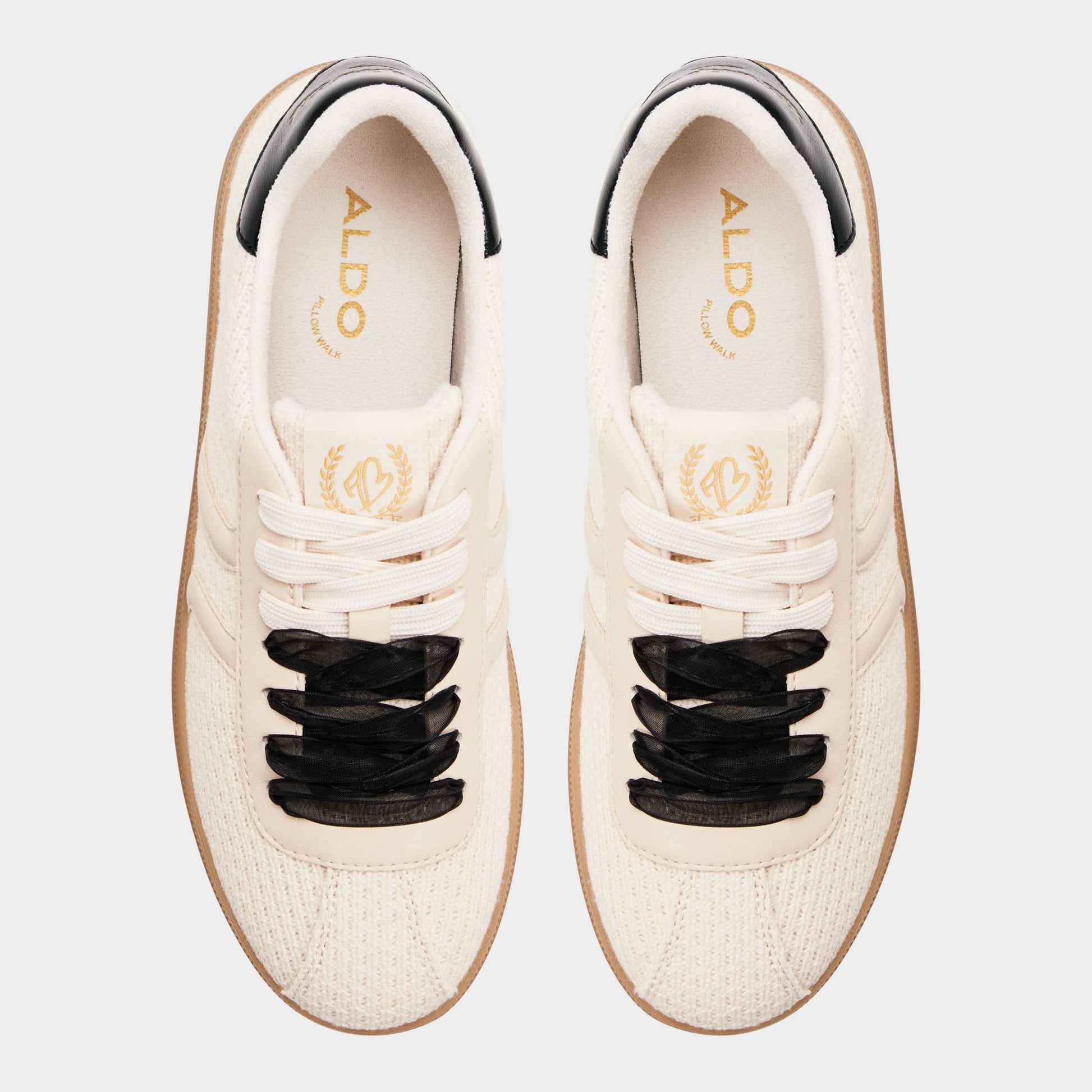 Top-down view of the Cream/blk Chicsneaker Sneaker