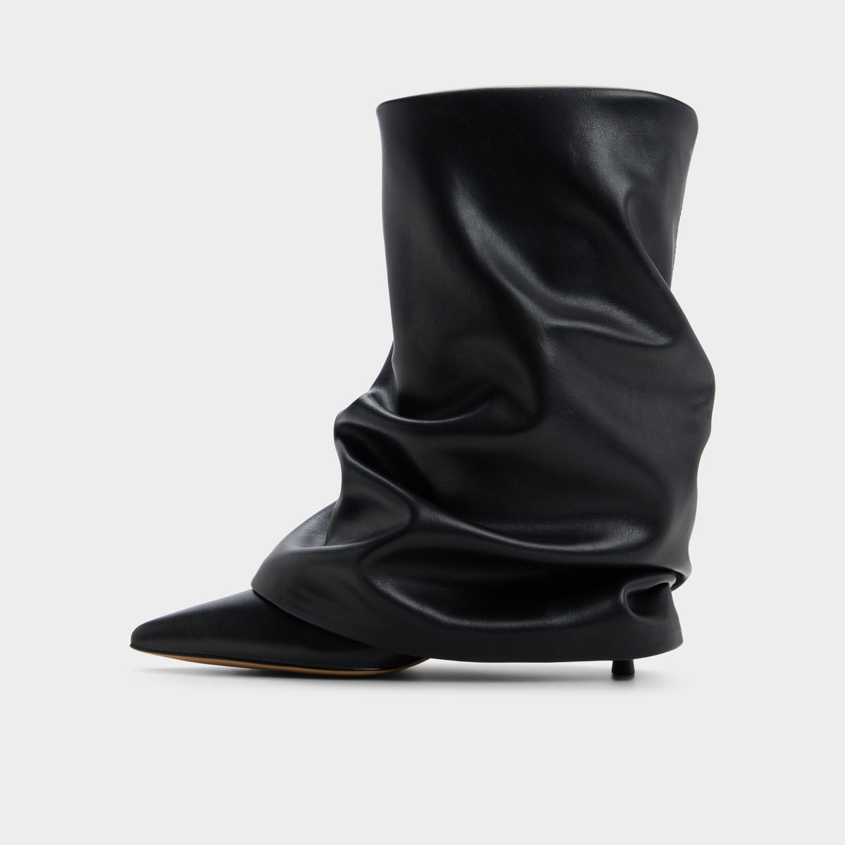 Side view of Black Kerlon