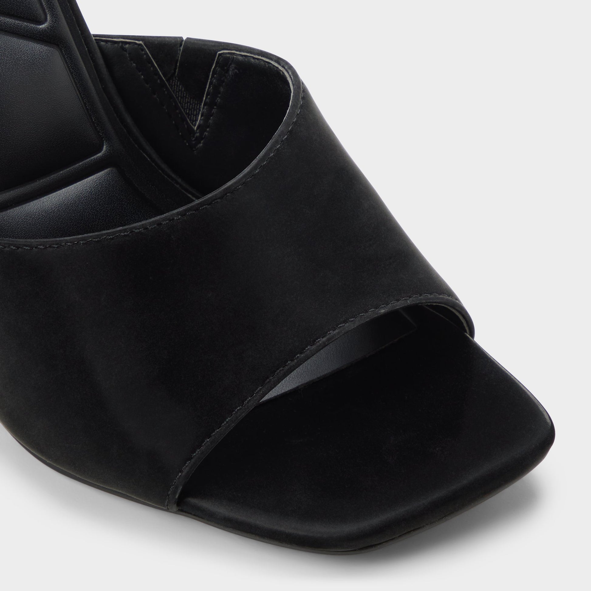 Close-up of the Black Comacan Heeled mule