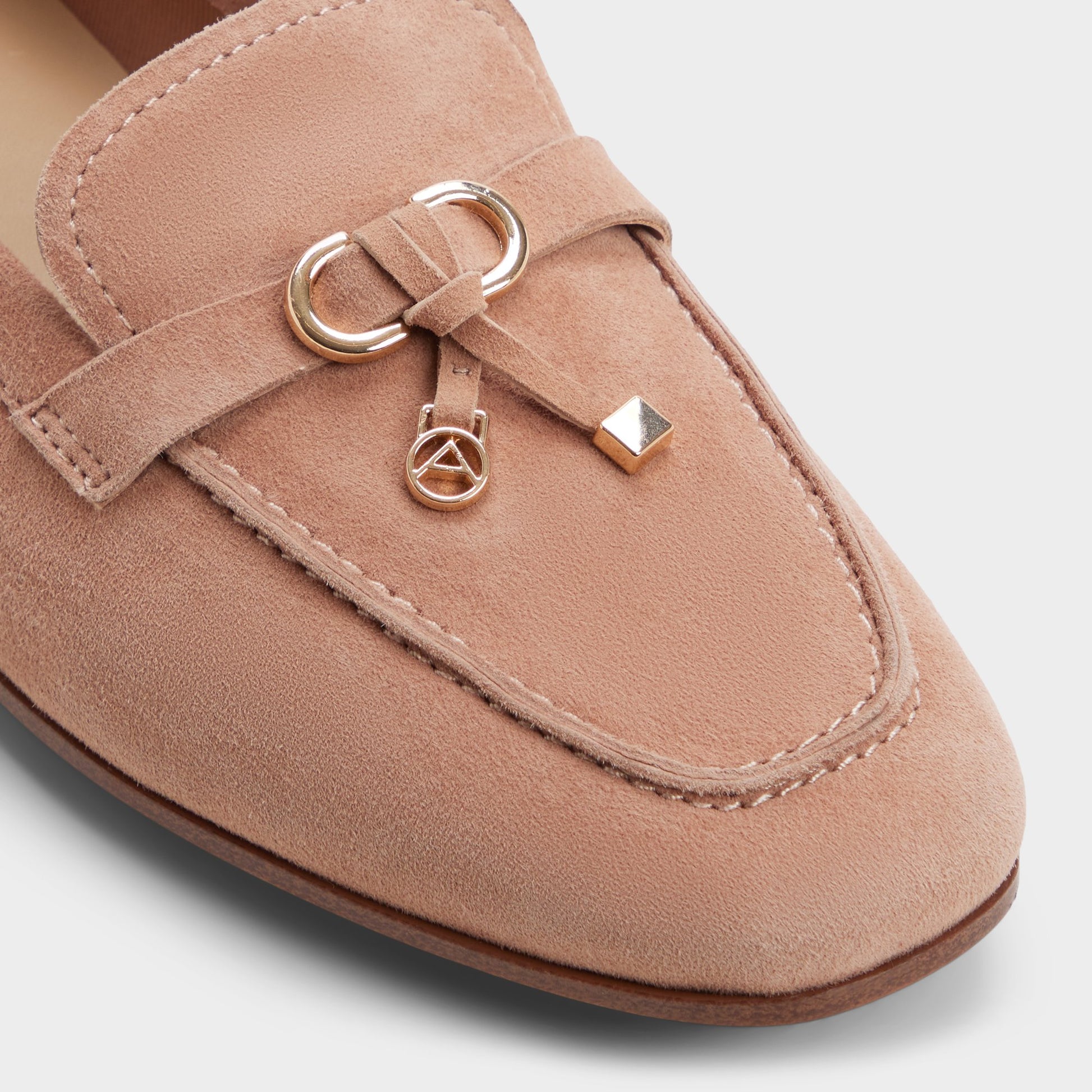 Close-up of the Light brown Ybilide Loafer