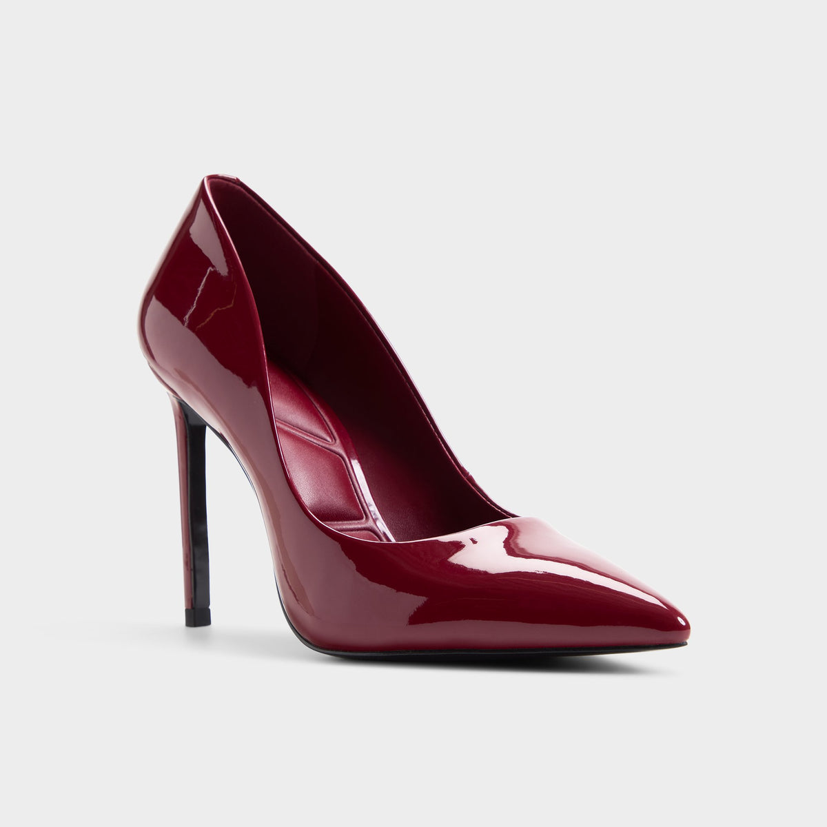 Three-quarter angle of Dark red Stessy2.0-xt Pump's front side