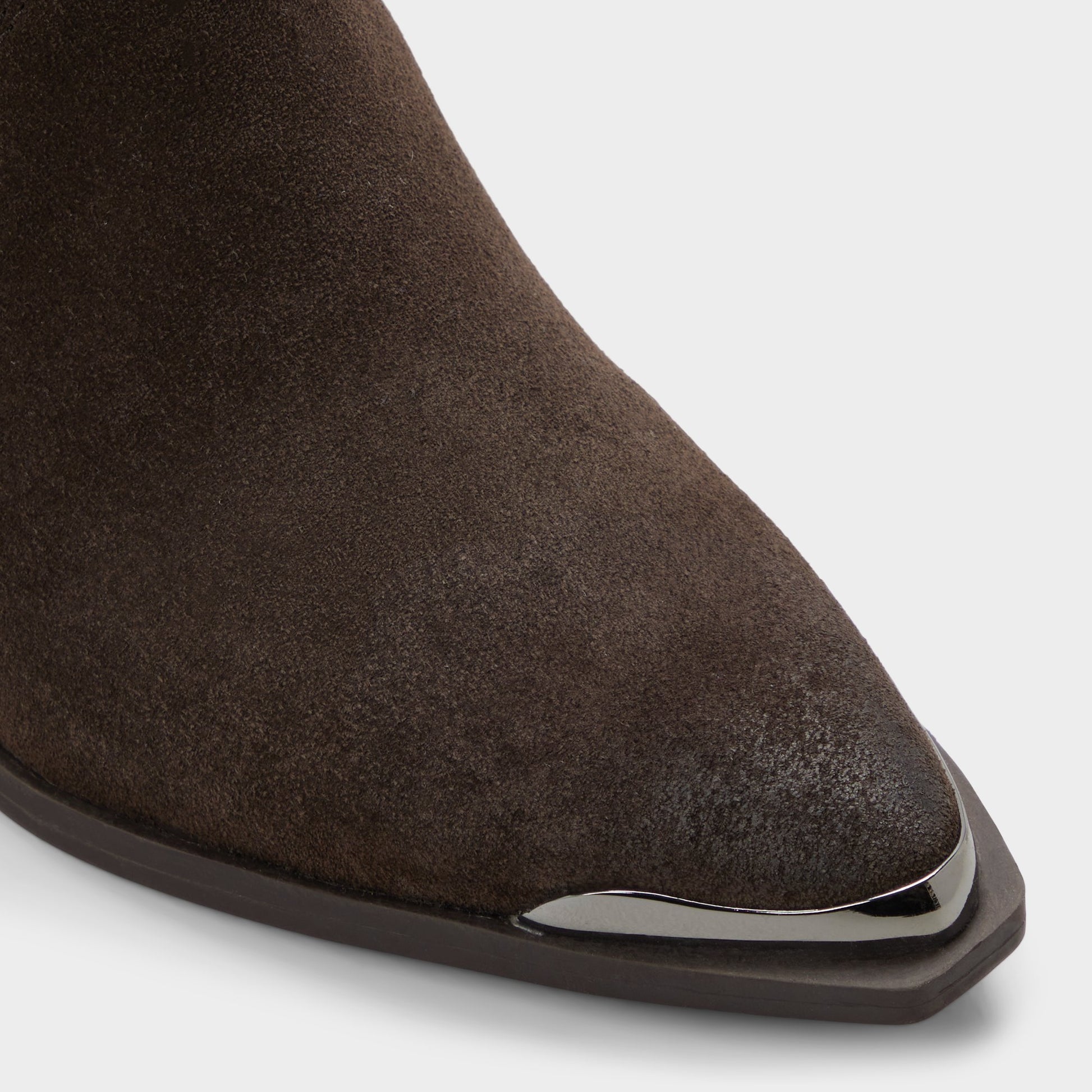 Close-up of the Dark brown Valley