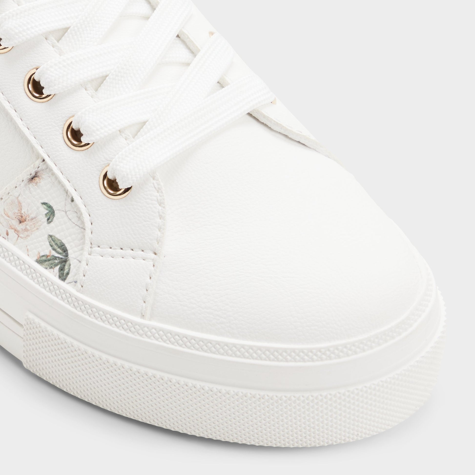 Close-up of the White multi Saddie