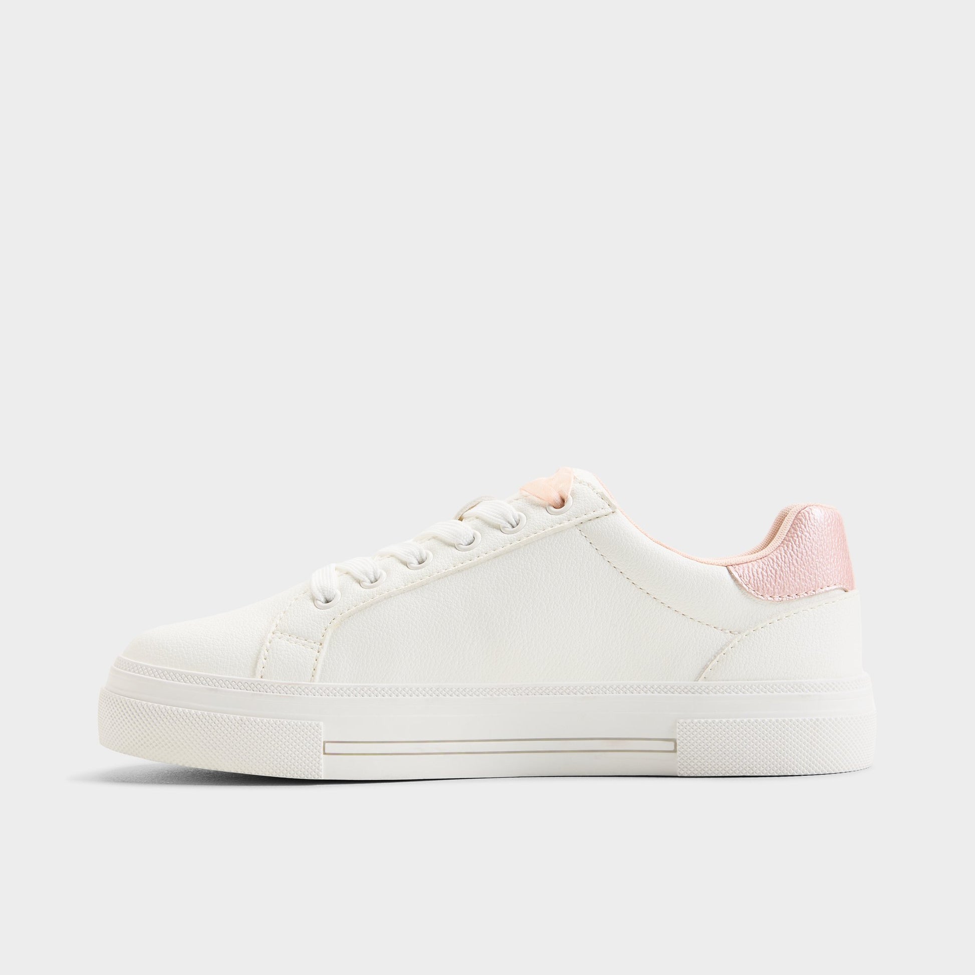 Side view of White combo Saddie