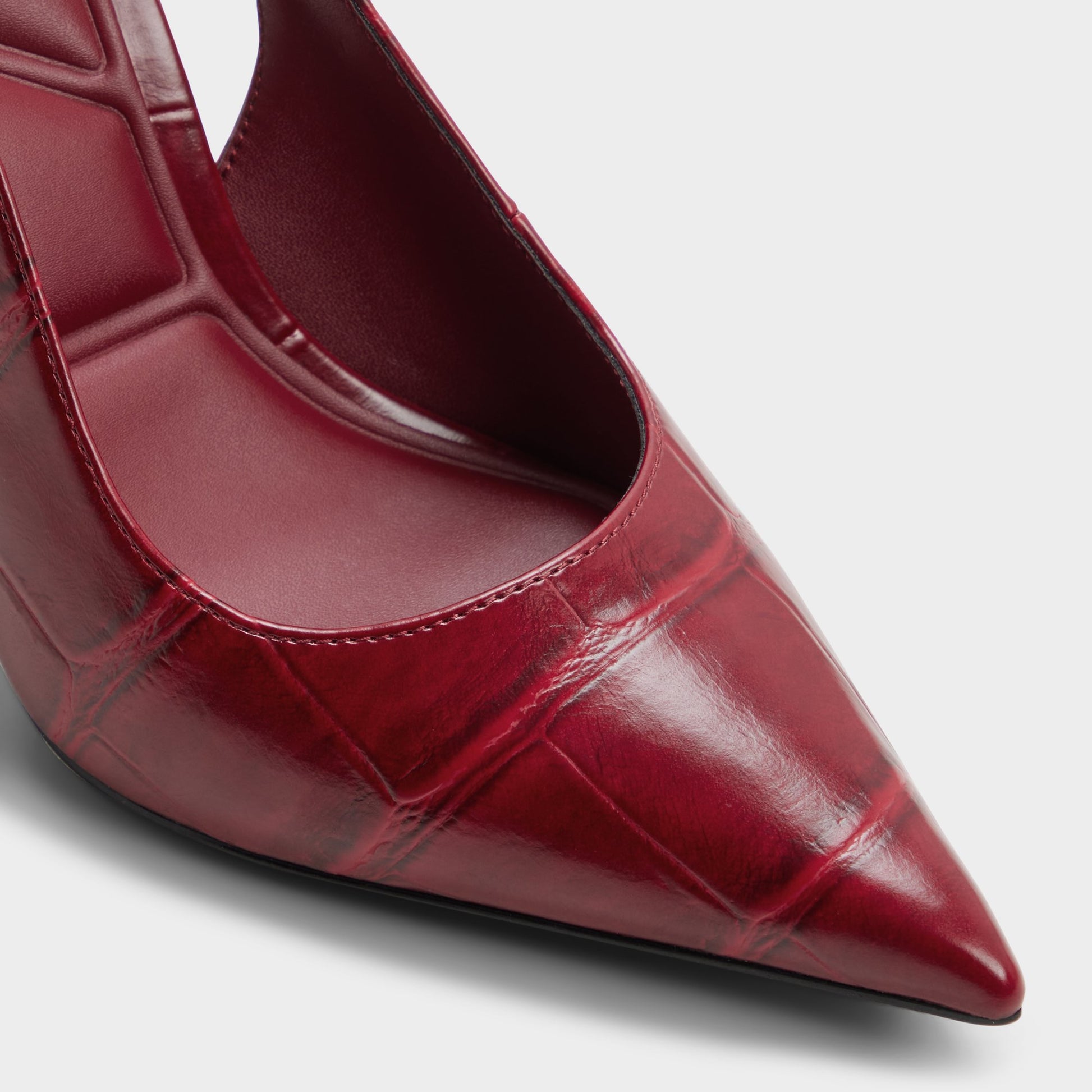 Close-up of the Dark red Stessysling2.0 Slingback high heel