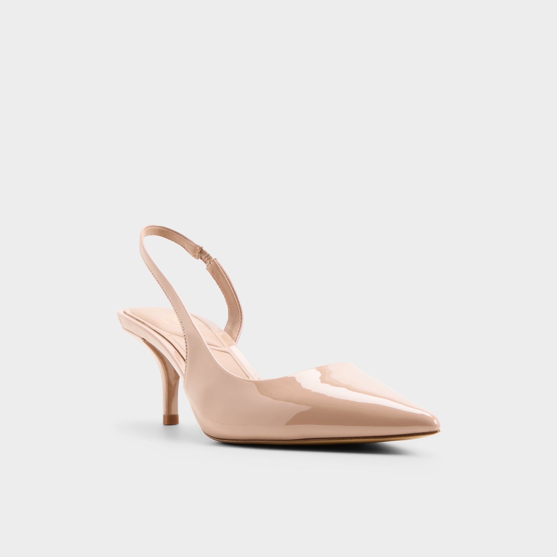Angle de trois quarts de la face avant de Moyen beige Stessylowsling Talon haut à bride arrière