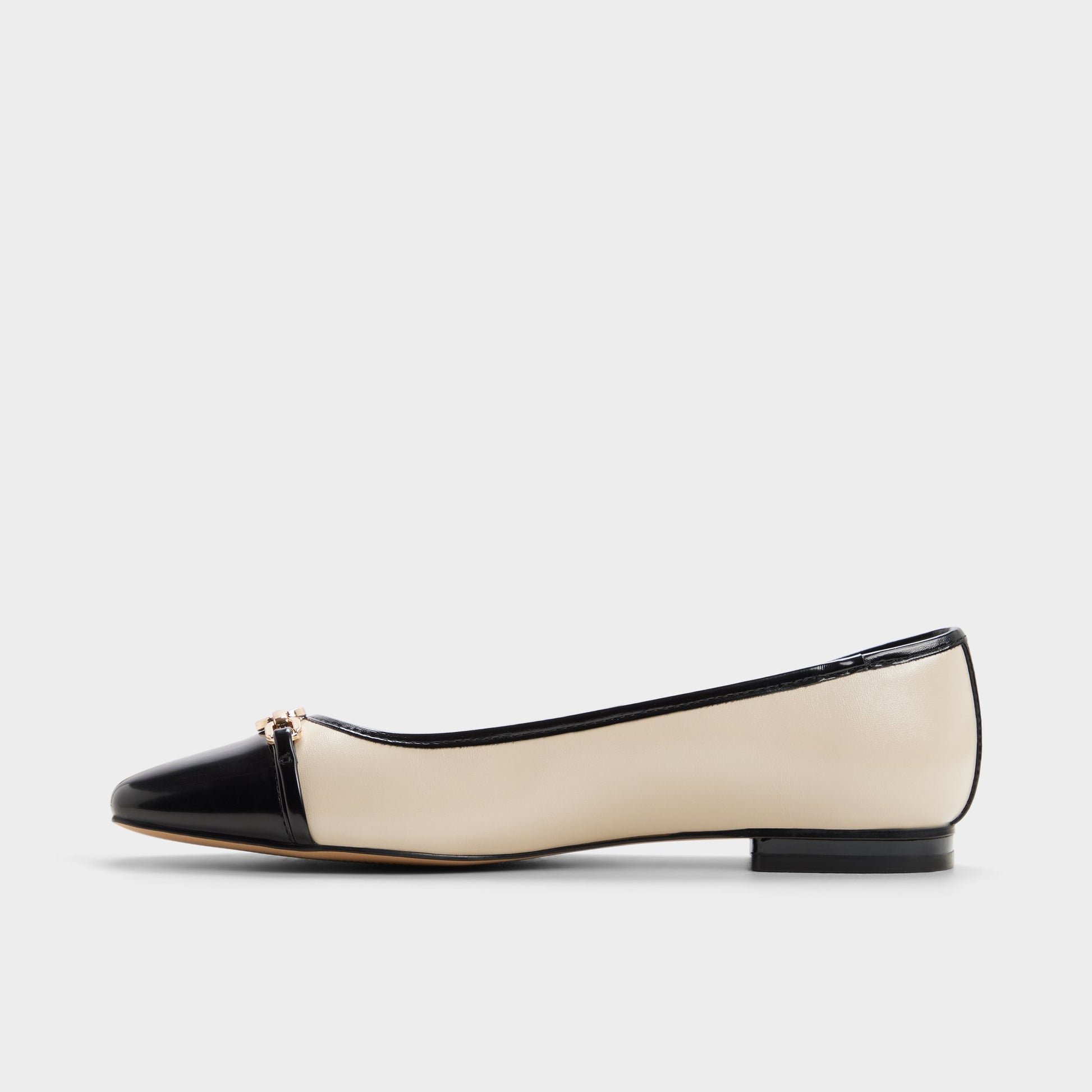 Vue latérale de Crème Krishelle Ballerine