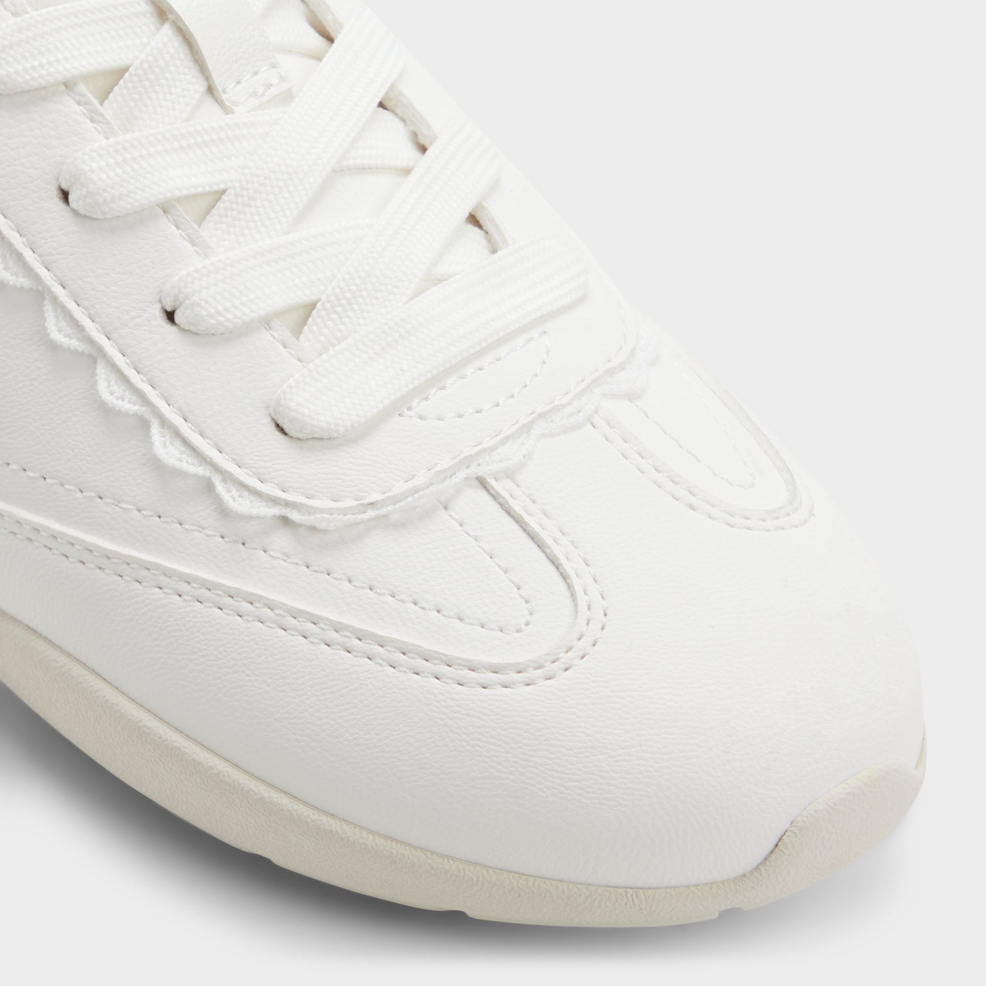 Close-up of the White Lyvie