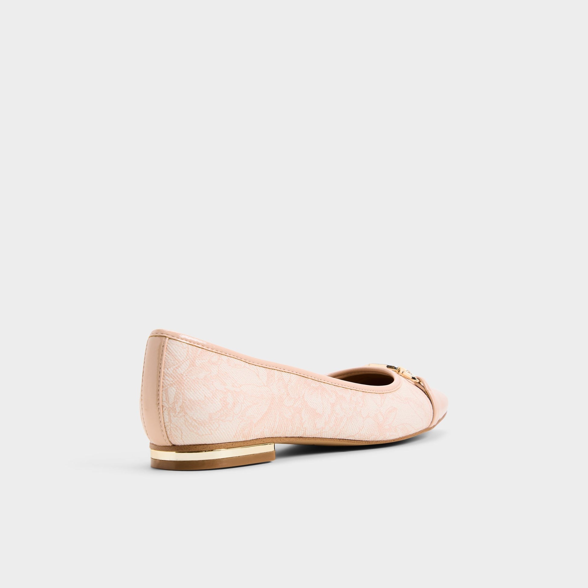 Angle de trois quarts de l'arrière de Rose Krishelle Ballerine