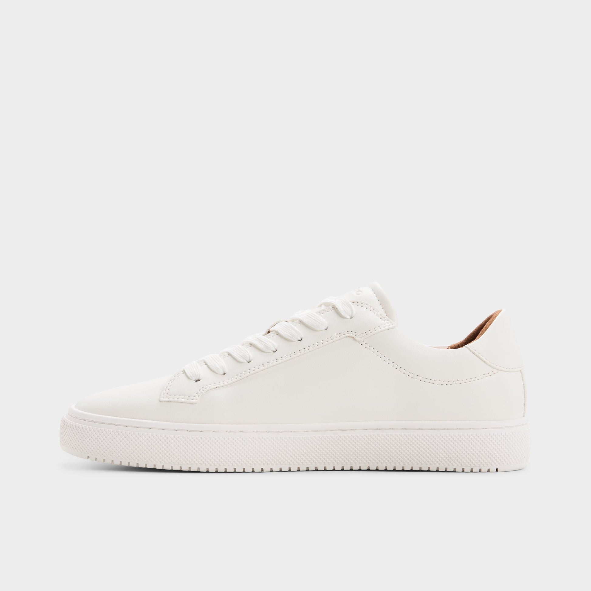 Side view of White Sebbi