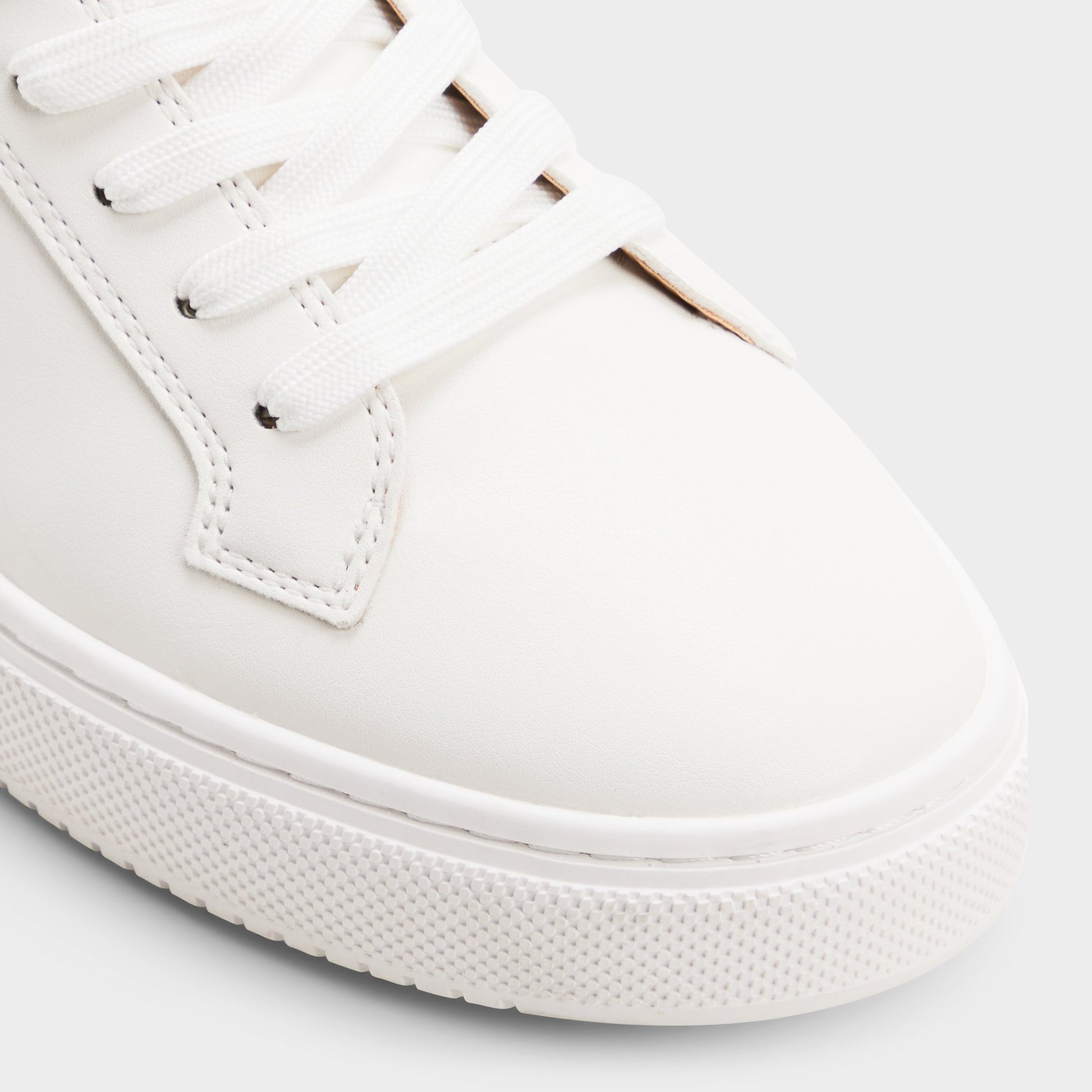 Close-up of the White Sebbi
