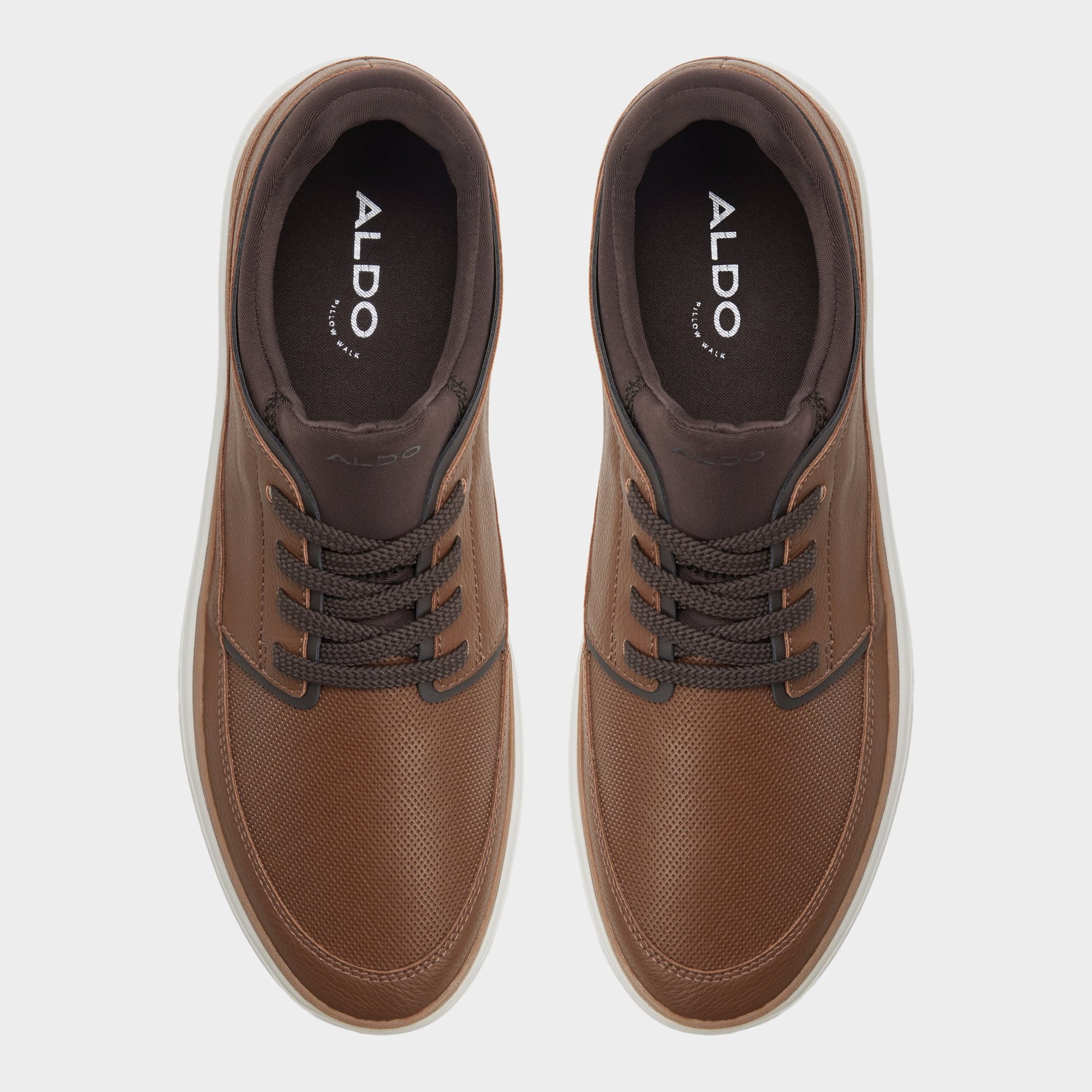 Top-down view of the Cognac Kurtis Low top sneaker