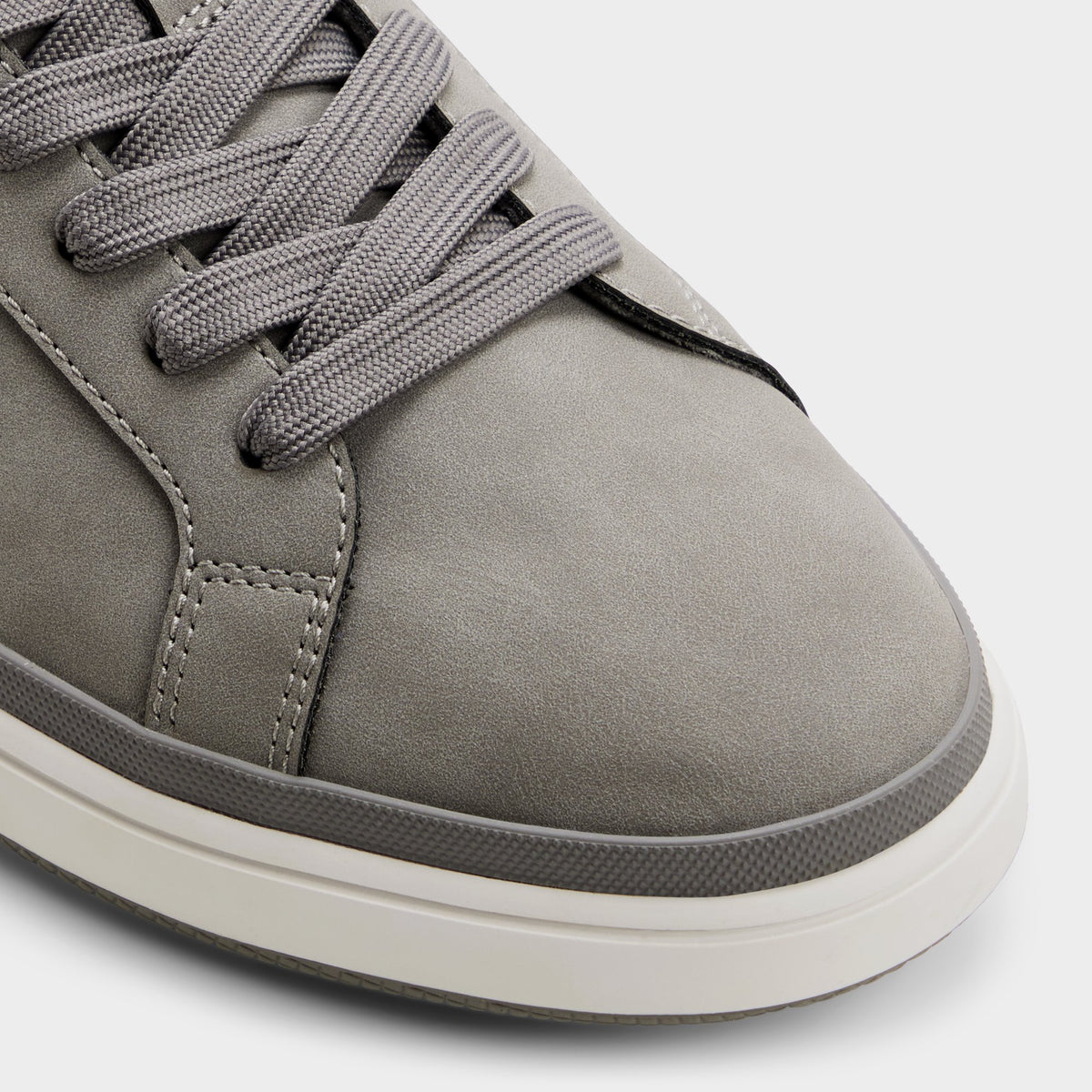 Close-up of the Grey Tyrell Low top sneaker