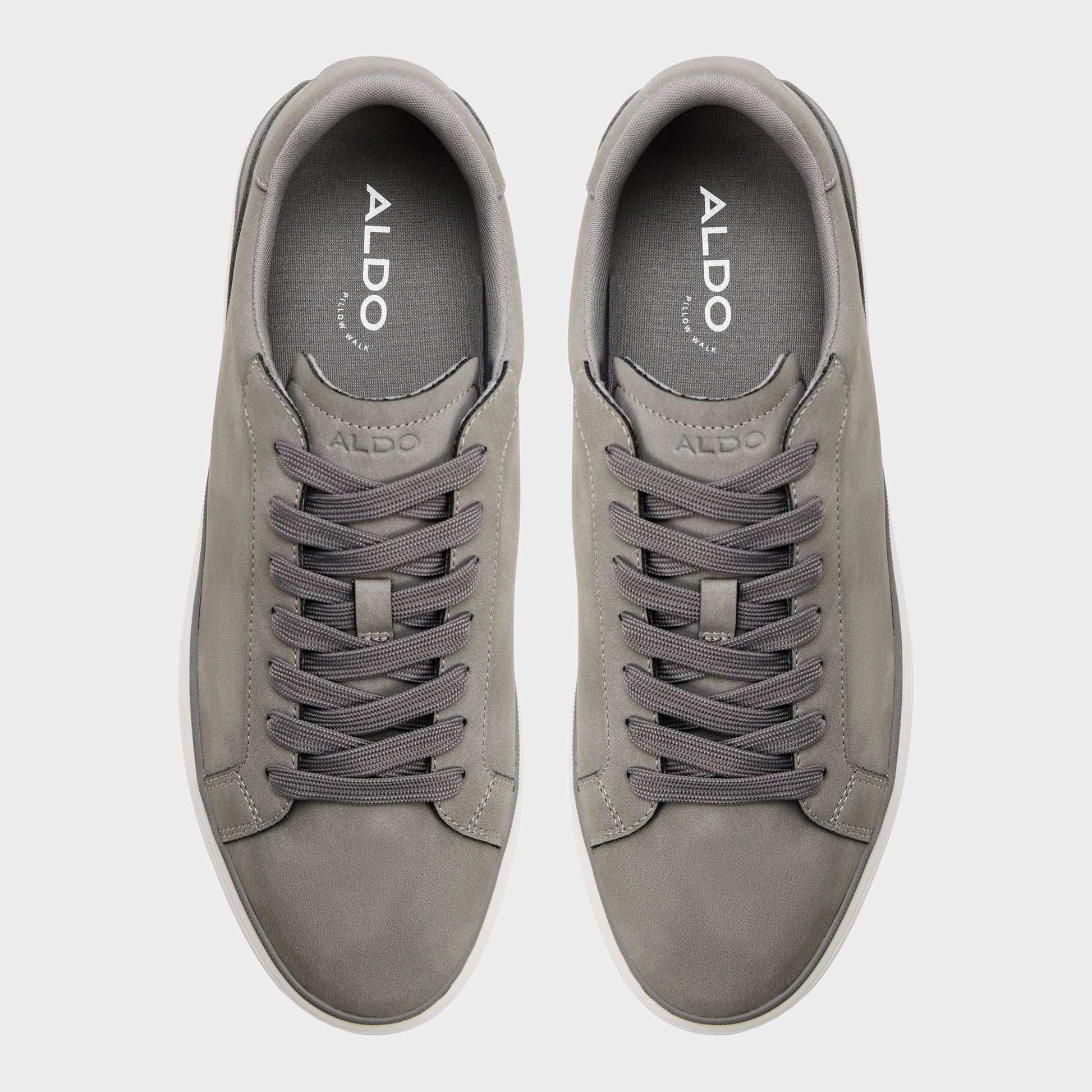 Vue de dessus de la Gris Tyrell Sneaker bas