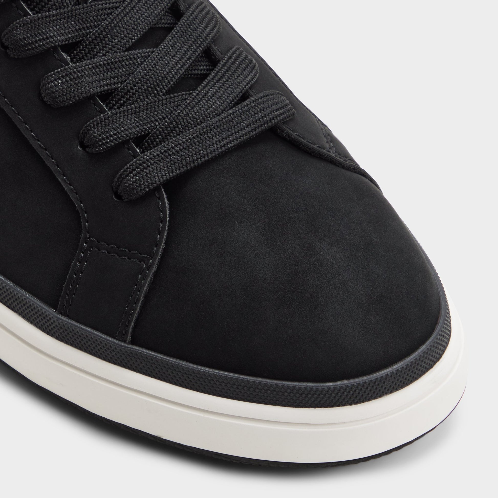 Close-up of the Black Tyrell Low top sneaker