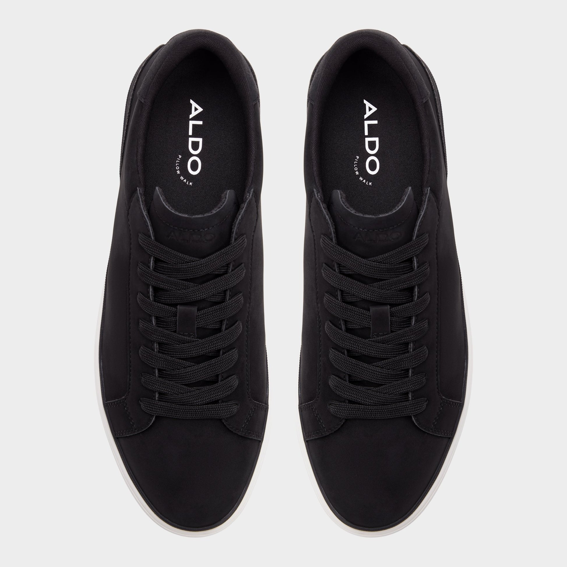 Top-down view of the Black Tyrell Low top sneaker