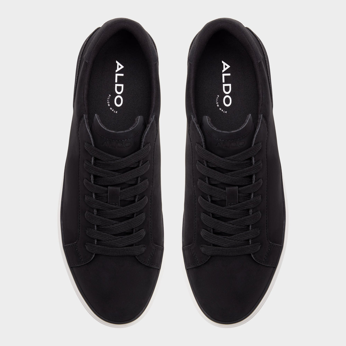 Top-down view of the Black Tyrell Low top sneaker