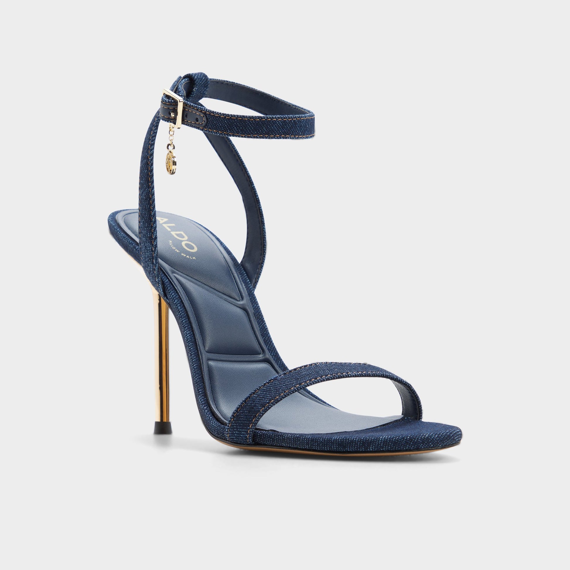 Three-quarter angle of Denim Maristou 's front side