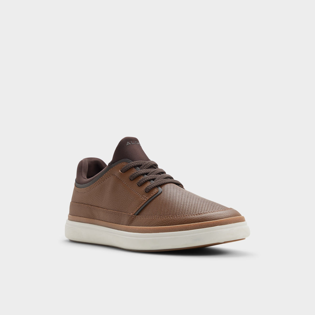 Three-quarter angle of Cognac Kurtis Low top sneaker's front side
