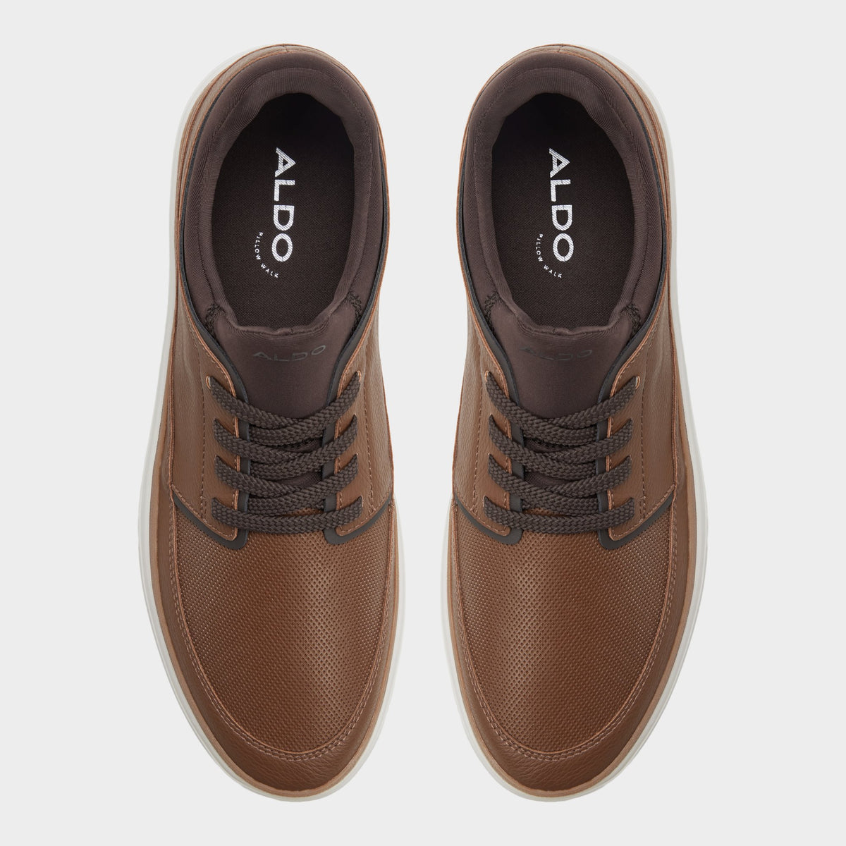 Top-down view of the Cognac Kurtis Low top sneaker