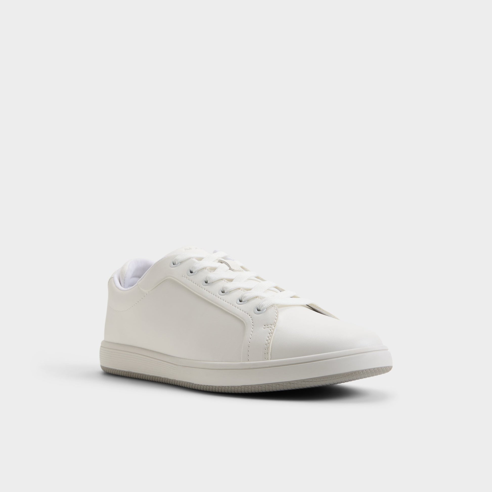 Angle de trois quarts de la face avant de Blanc Kosmo Sneaker bas