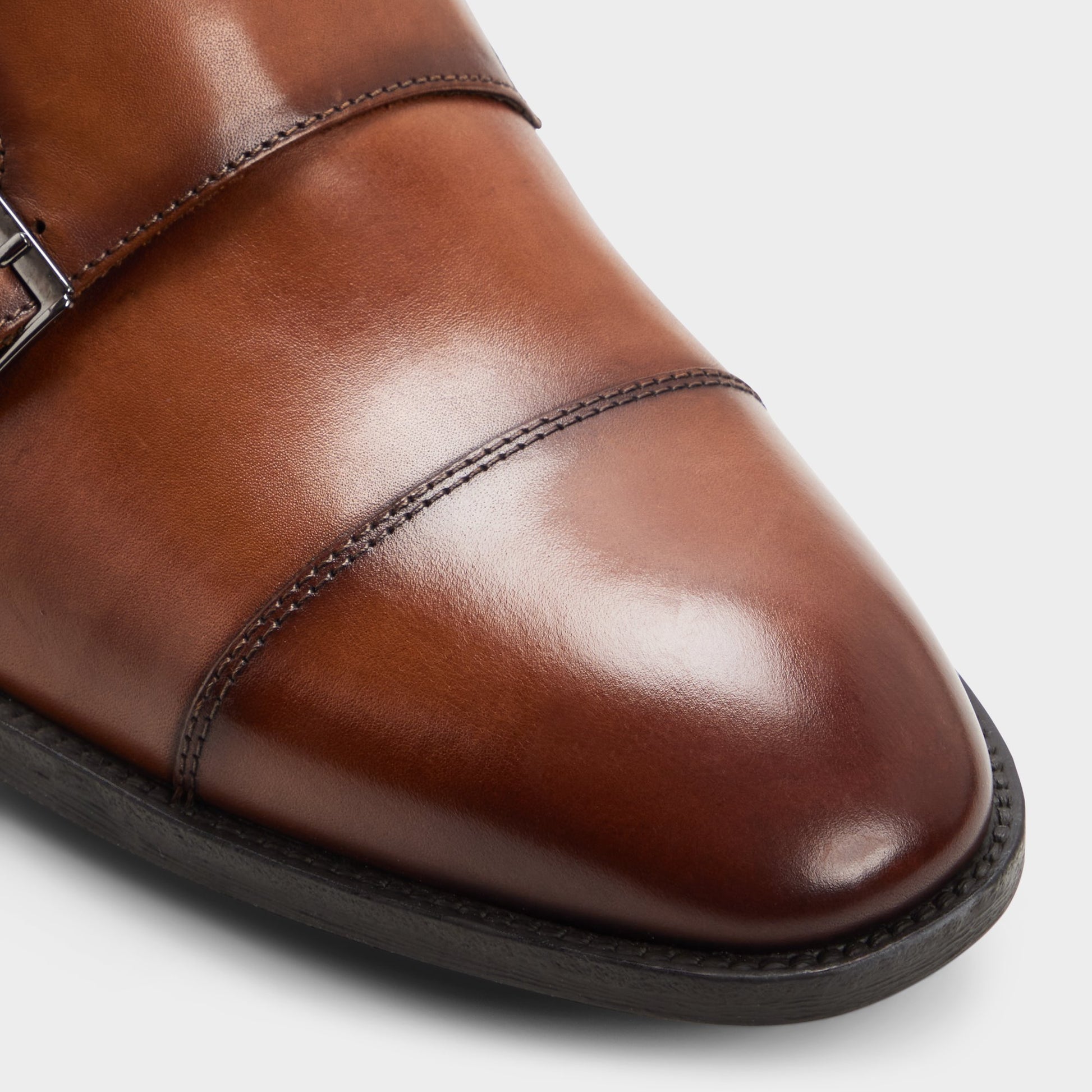Close-up of the Cognac Gilberto Monkstrap loafer