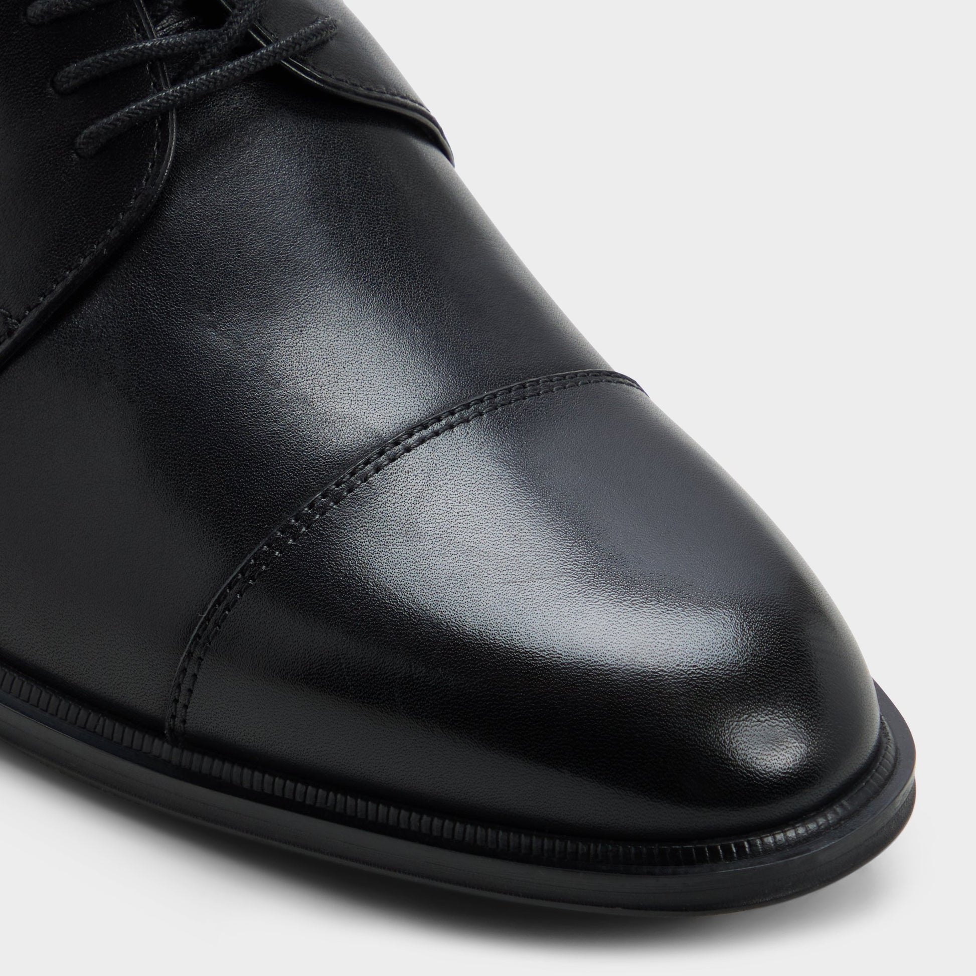 Close-up of the Black Davante Oxford shoe