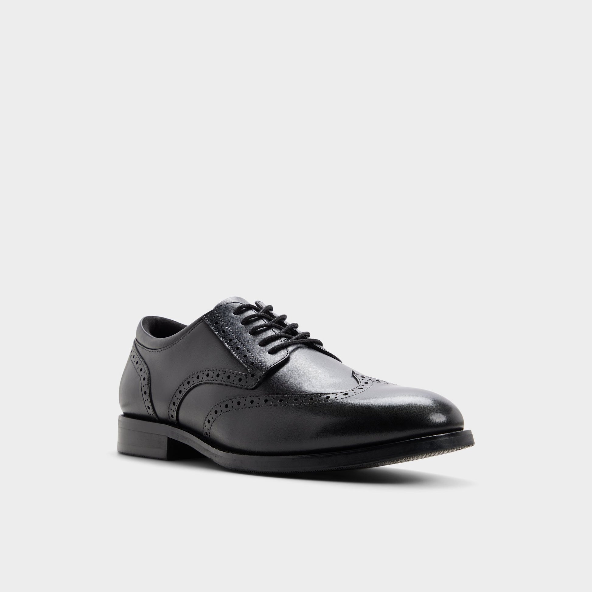 Angle de trois quarts de la face avant de Noir Harington Chaussure Oxford