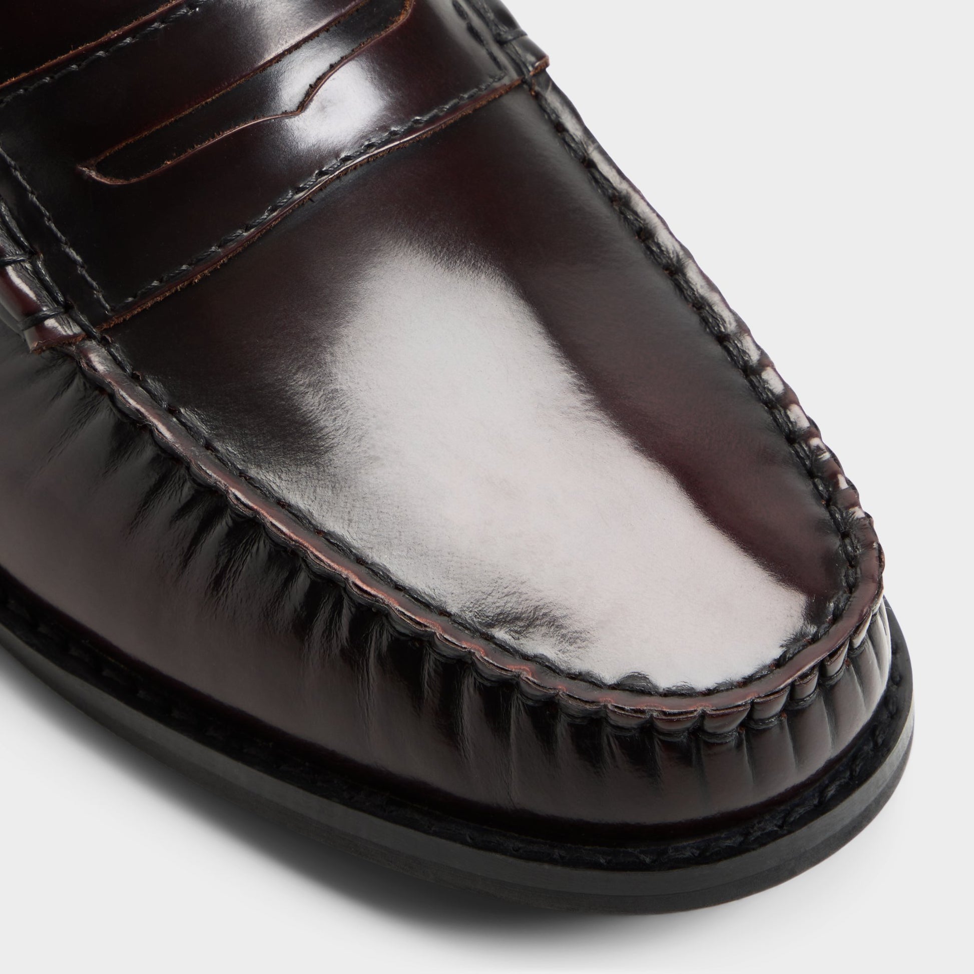 Close-up of the Bordo Jarey Loafer