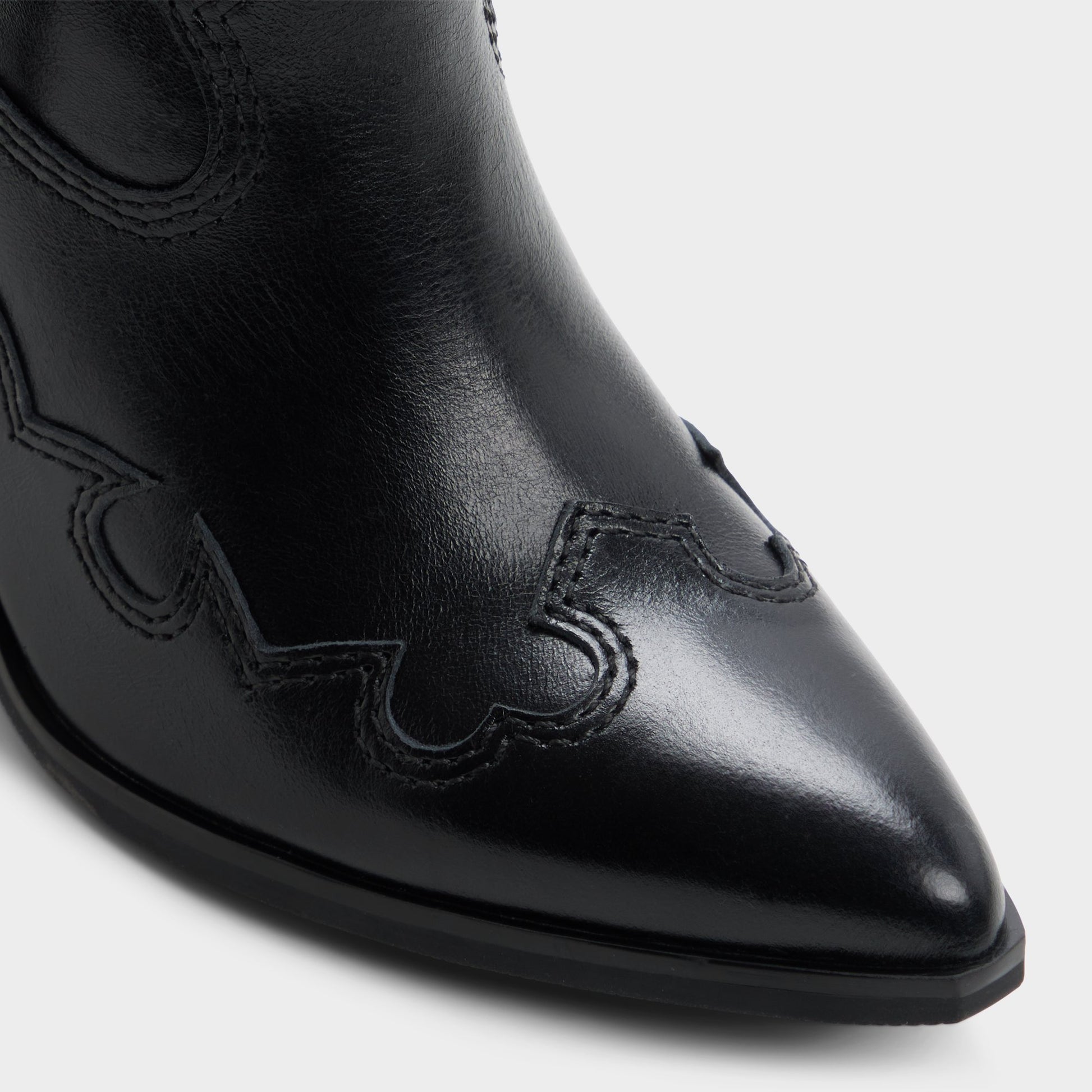 Close-up of the Black Nuwestern