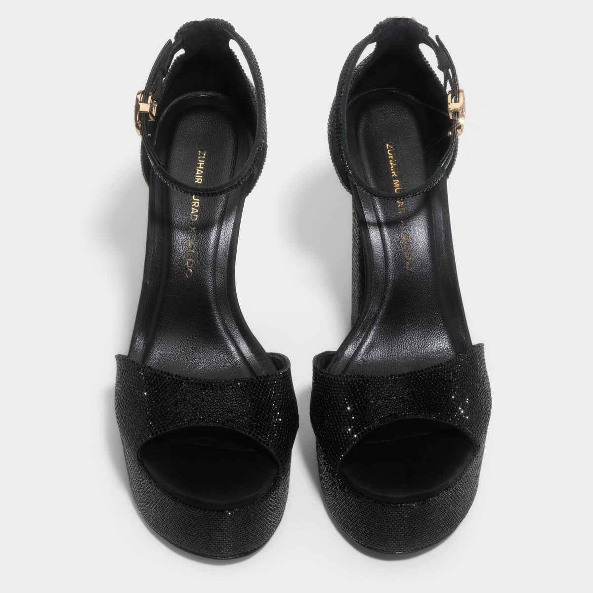 Angle de trois quarts de la face avant de Noir Zuhair Murad x ALDO Platform Sandal