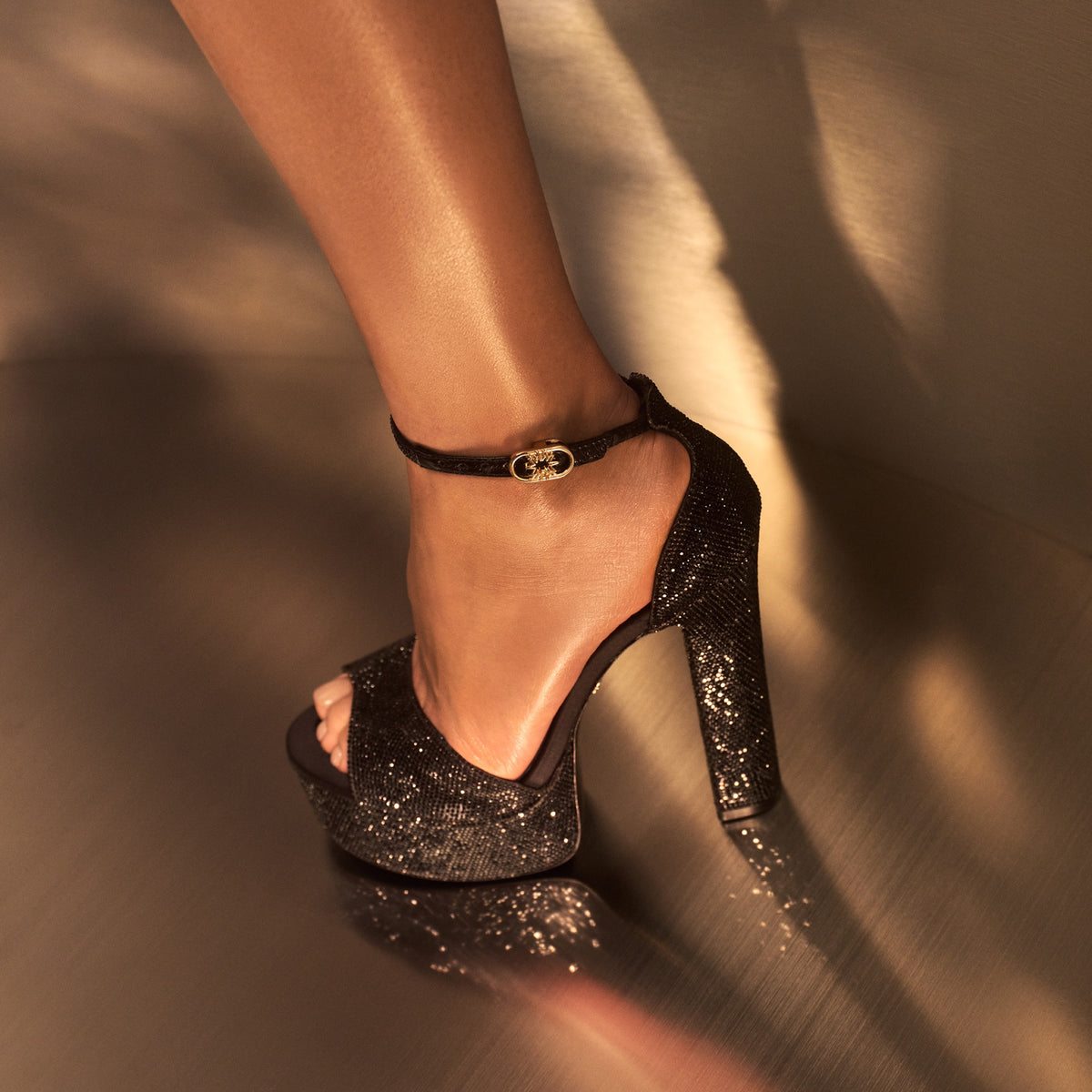 Support produit pour Zuhair Murad x ALDO Platform Sandal