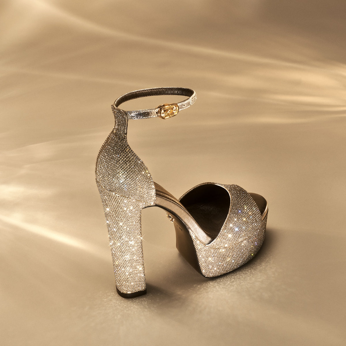 Support produit pour Zuhair Murad x ALDO Platform Sandal
