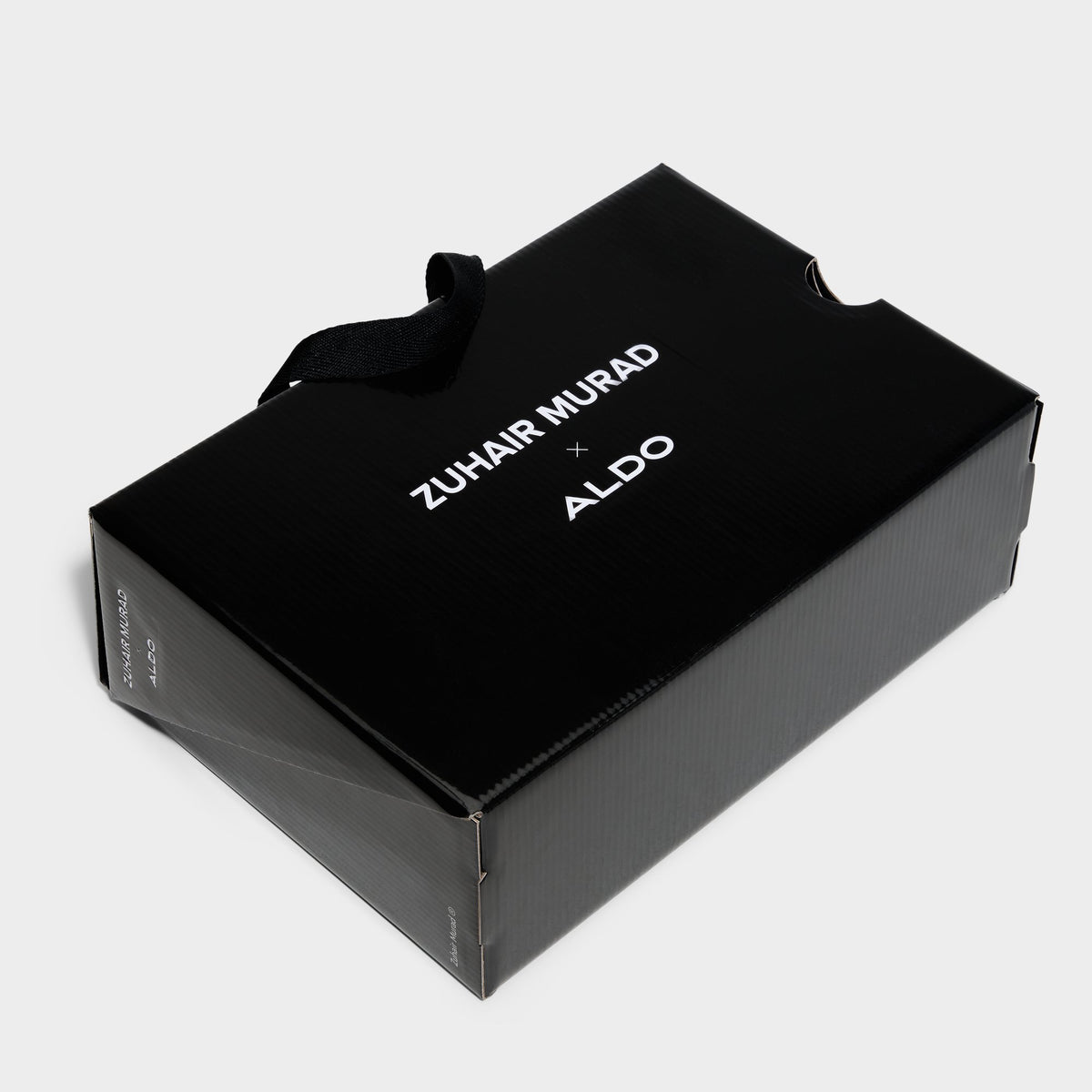 Gros plan de la Or Zuhair Murad x ALDO Slingback Heel